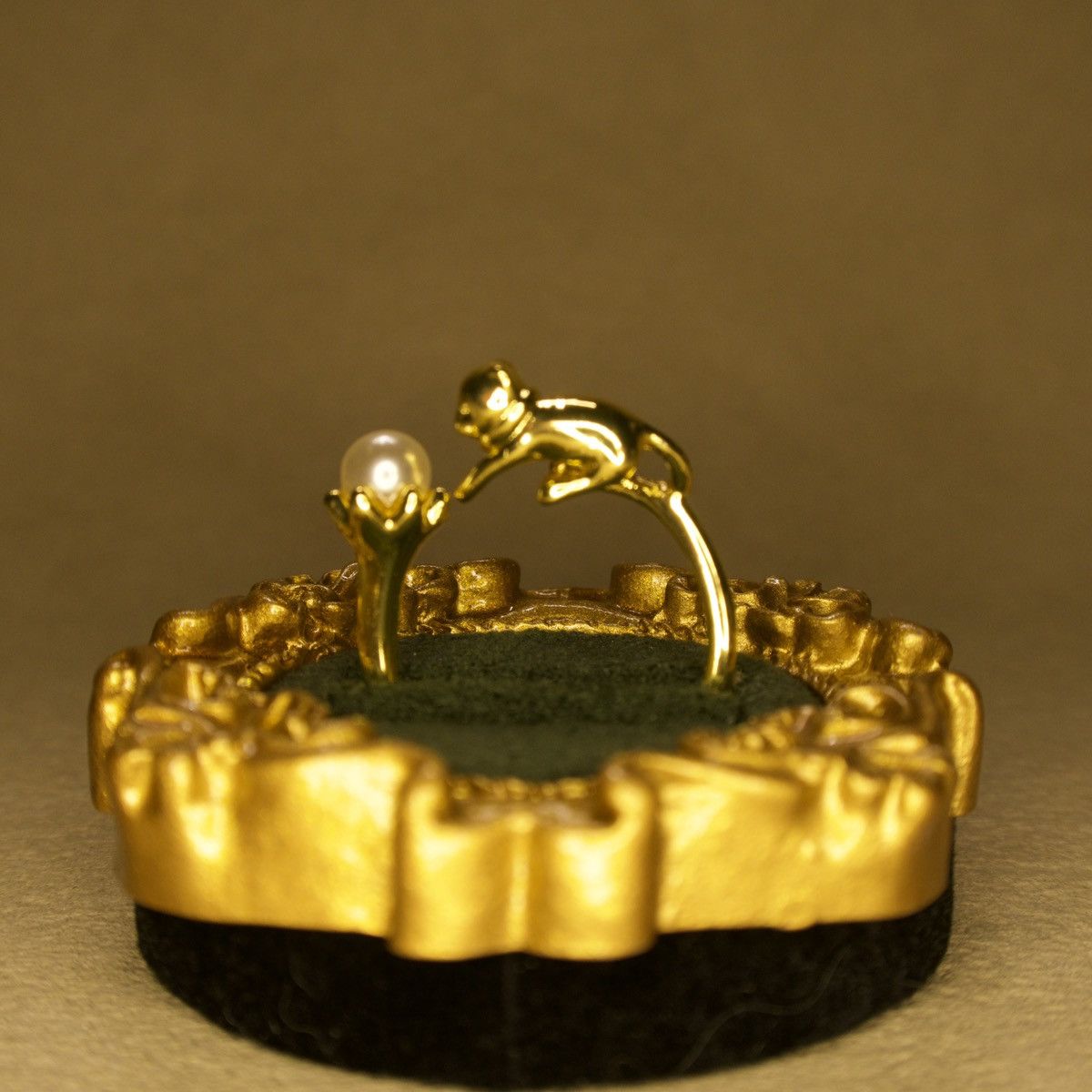Other Cat Chasing the Pearl Ring Size ONE SIZE - 1 Thumbnail