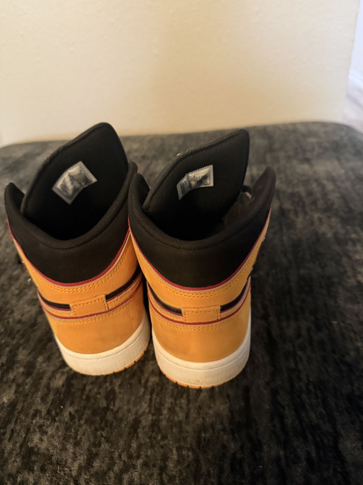 Nike Nike jordan mem size 9.5 good condition Size US 9.5 / EU 42-43 - 2 Thumbnail
