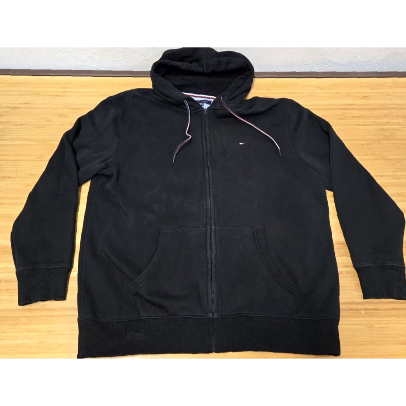Tommy Hilfiger Tommy Hilfiger Drawstring Hoodie Jacket Men's 2XL Black Full Zip Jacket Mid-Length Casual Logo Black 2XL Mens Shirt? Size US XXL / EU 58 / 5 - 2 Thumbnail
