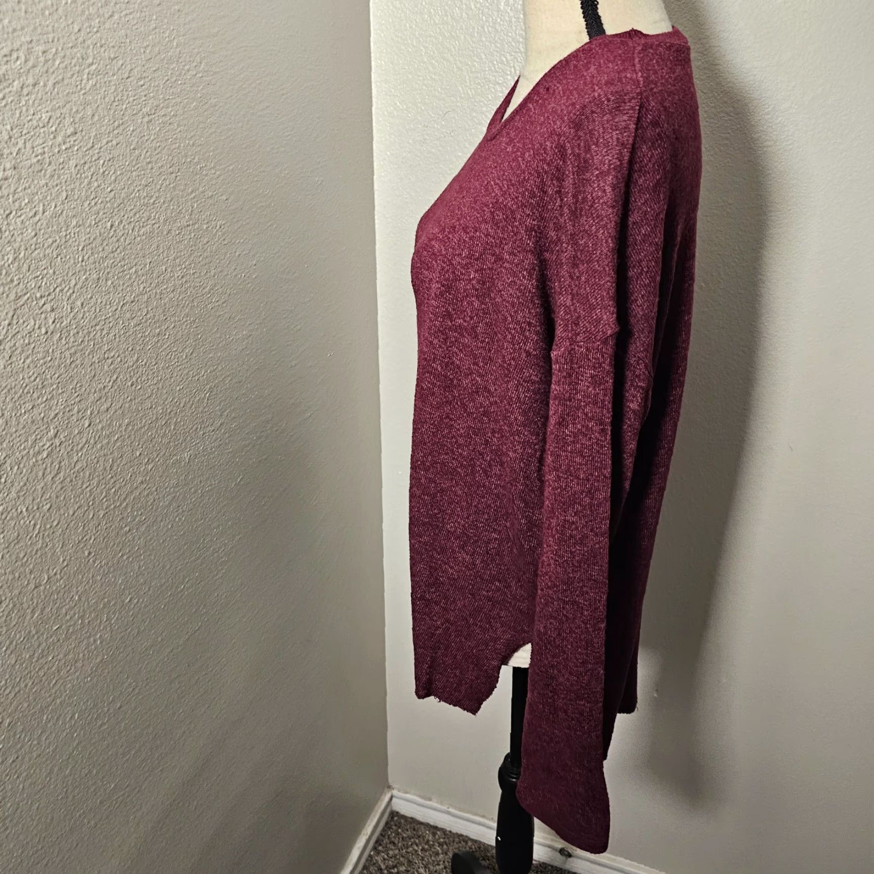 American Eagle Outfitters American Eagle Outfitters Shirt Women M Red Solid Long Sleeve Cotton Blend Size M / US 6-8 / IT 42-44 - 2 Thumbnail