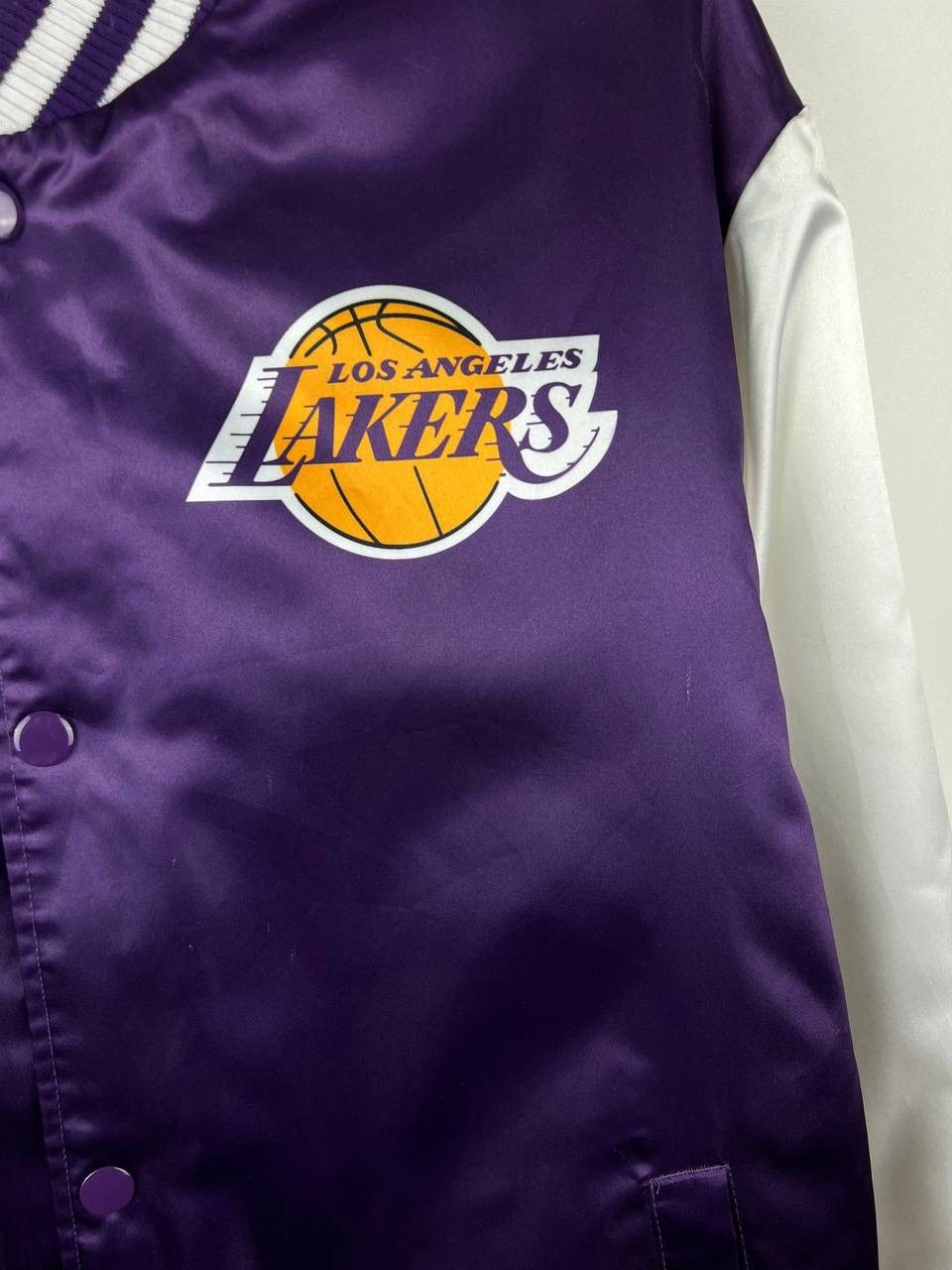 NBA Lakers Michell Ness NBA bomber jacket size L Size US L / EU 52-54 / 3 - 6 Thumbnail