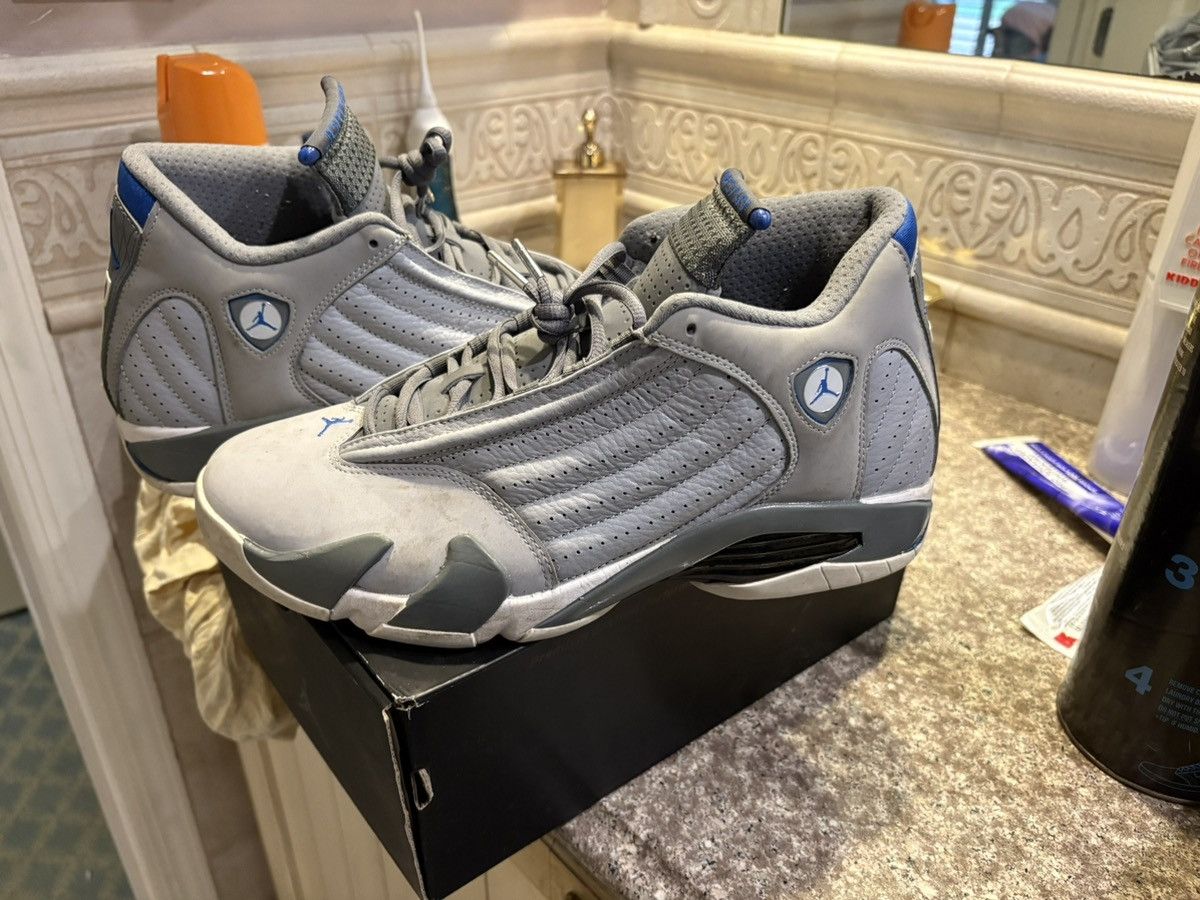 Jordan Brand × Nike Men’s Jordan 14 Retro Wolf Gray Size US 10.5 / EU 43-44 - 2 Thumbnail