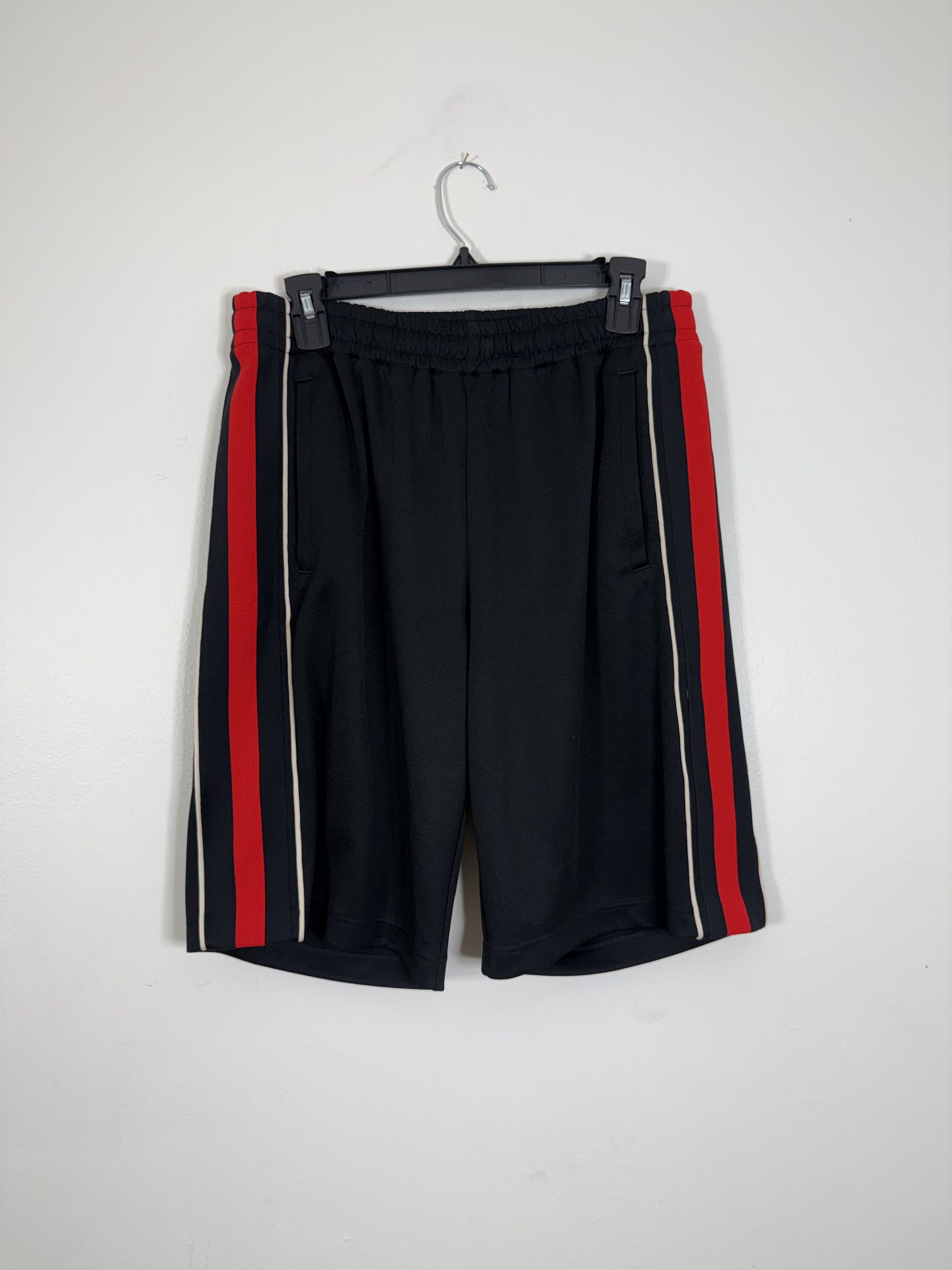 Gucci Gucci Black/Red Pocket Embriodered Logo Shorts Size US 30 / EU 46 - 1 Thumbnail