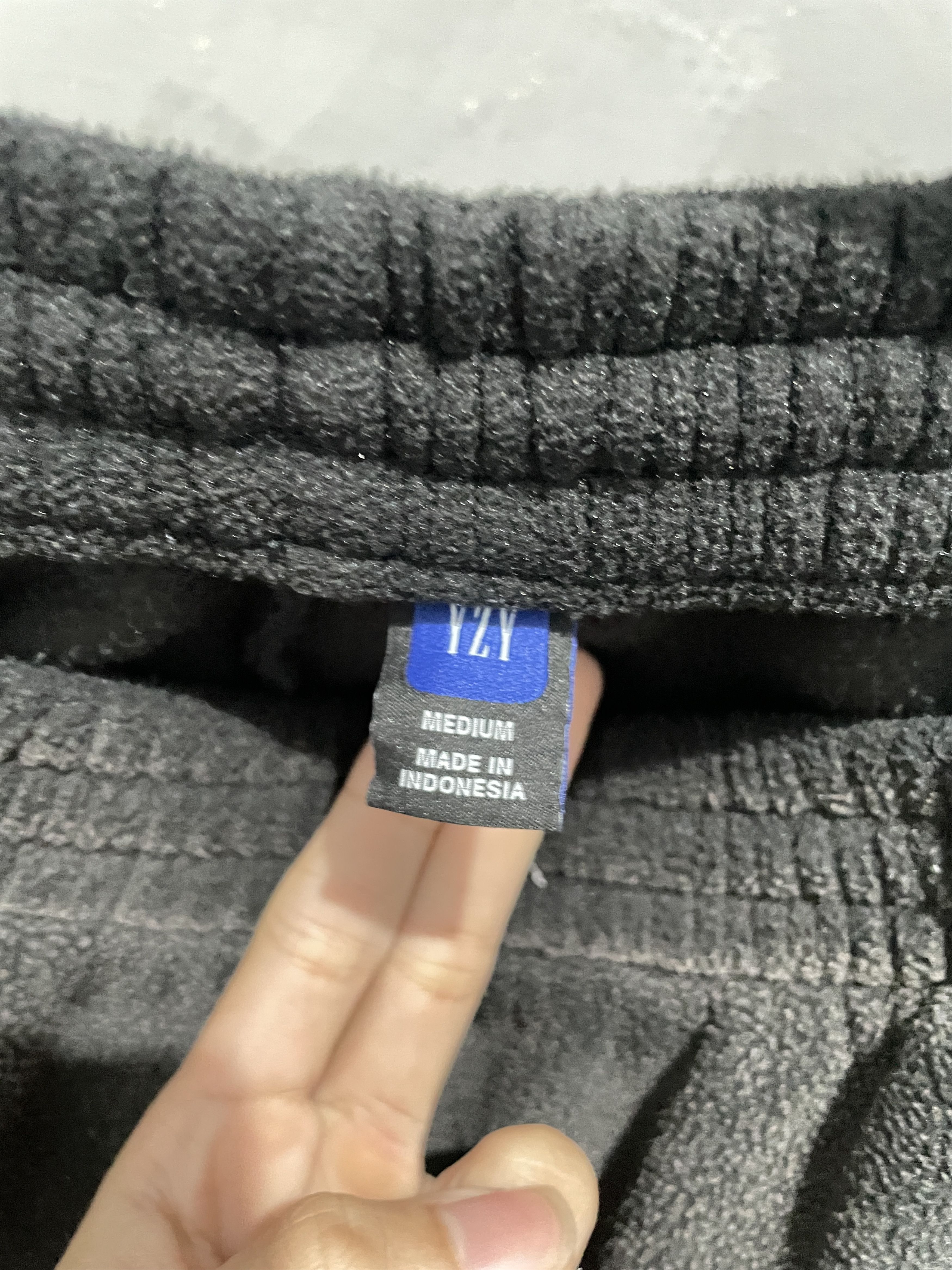 Balenciaga × Gap × Kanye West Unreleased YZY BALENCIAGA Polar Fleece Sweatpants Kanye West Size US 31 - 3 Thumbnail