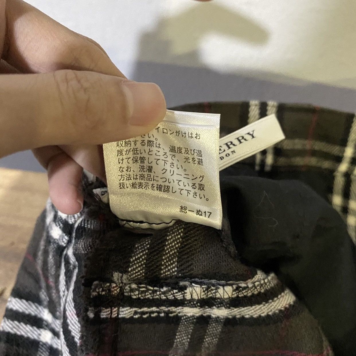 Burberry × Vintage Vintage Burberry London Nova Check Stretchable Pants Size US 28 / EU 44 - 15 Thumbnail