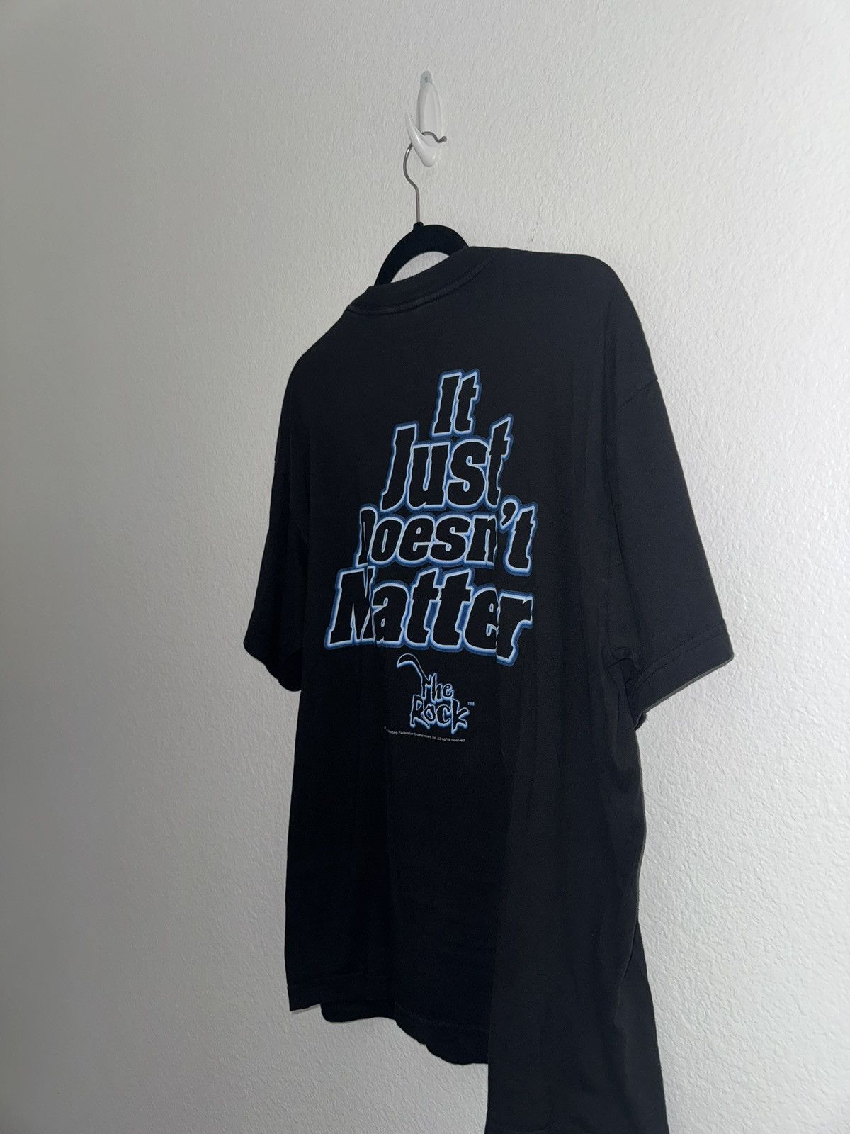WWE Vintage WWE The Rock Tee Size US XL / EU 56 / 4 - 6 Thumbnail