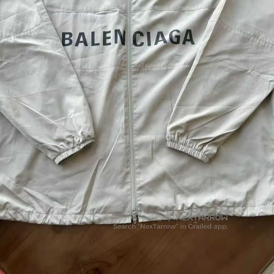 Balenciaga balenciaga cream jacket fw23 in size xs. Size US XS / EU 42 / 0 - 5 Thumbnail