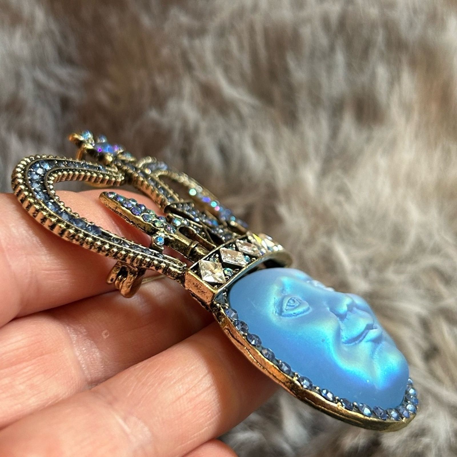Jewelry Iridescent 3D man in the moon face king brooch pendant Size ONE SIZE - 4 Thumbnail