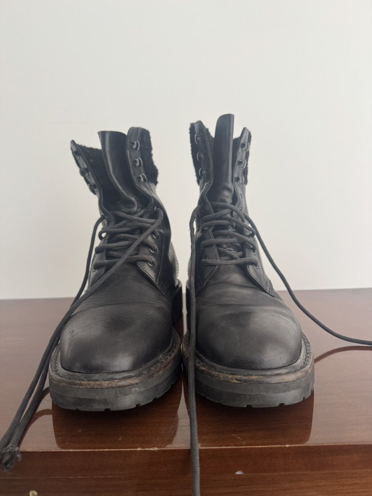 Saint Laurent Paris SAINT LAURENT PARIS SHEARLING TREKKER BOOT Size US 9 / EU 42 - 2 Thumbnail