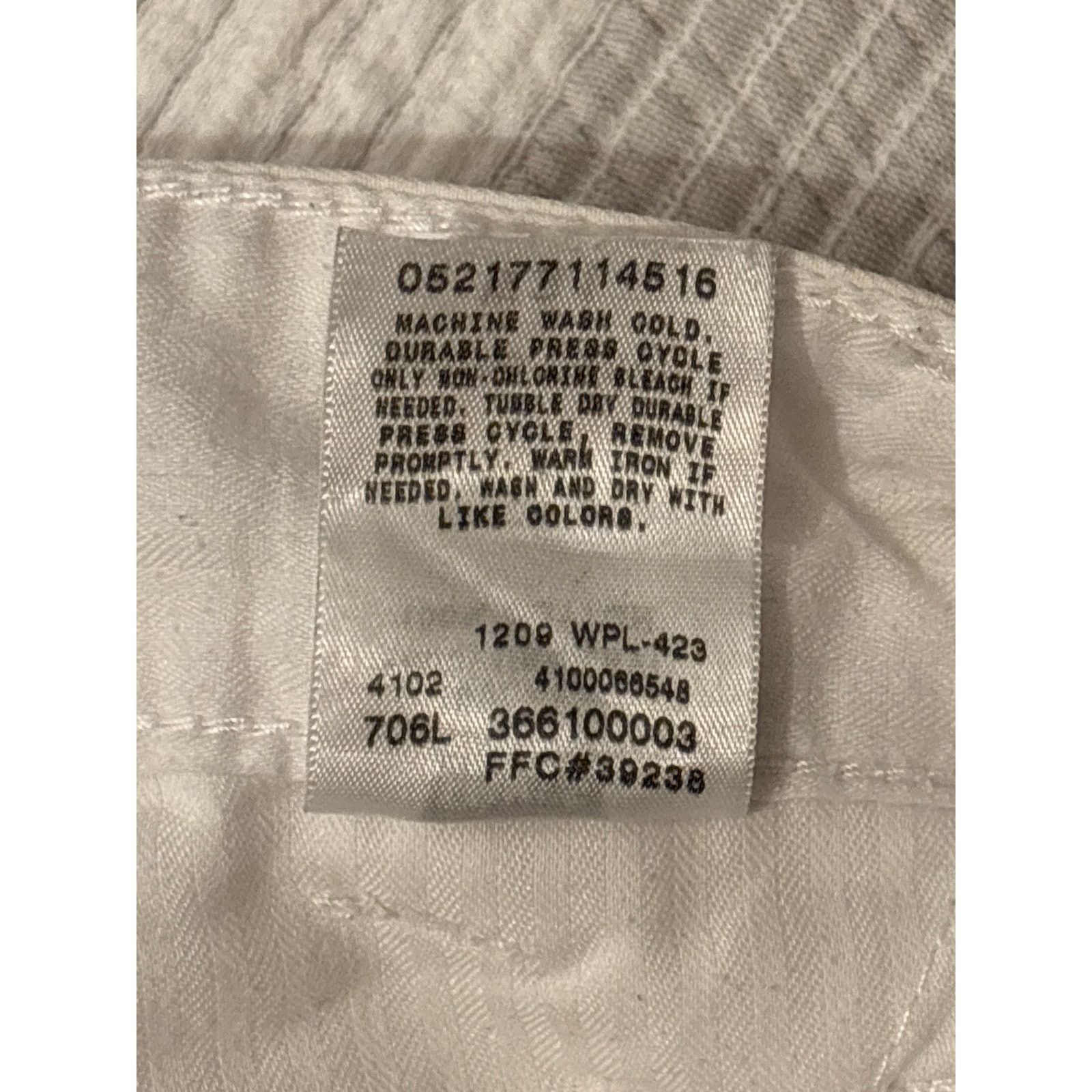 Levi's Levi’s White Cargo Shorts Size US 31 - 4 Thumbnail