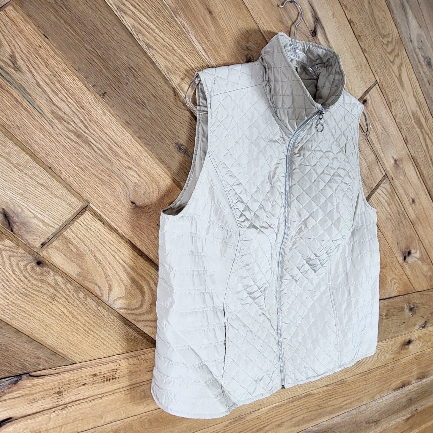 Vintage CJ Banks Quilted Vest Womens Size 0X Beige Zip Pockets Mock Neck Full Zip Mid-Length Sleeveless Casual Workwear All Seasons Vintage: No Size XL / US 12-14 / IT 48-50 - 7 Thumbnail
