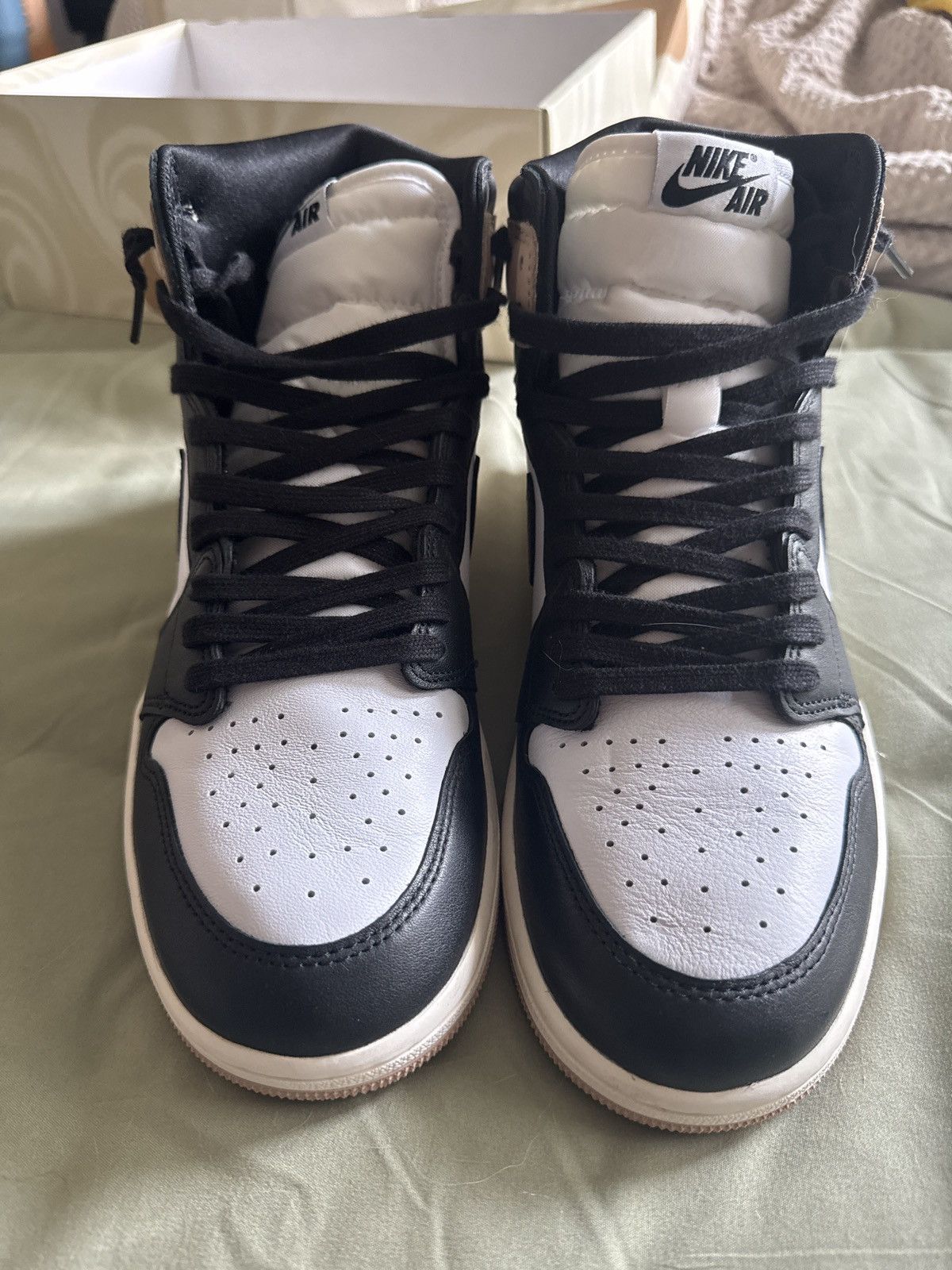 Jordan Brand Air Jordan 1 Retro Latte Size US 10.5 / IT 40.5 - 3 Thumbnail