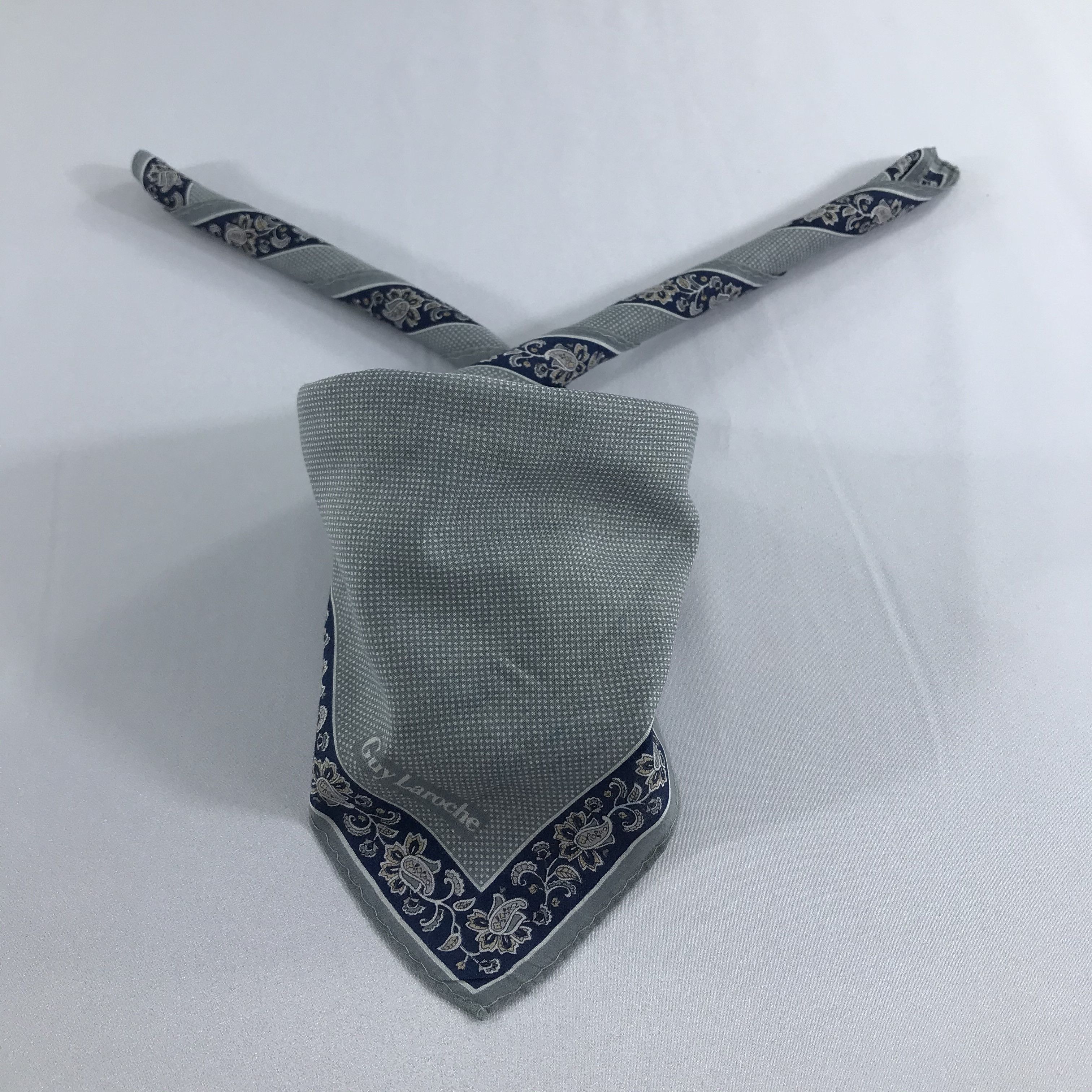 Guy Laroche Guy Laroche Handkerchief Neckerchief Bandana H1117 Size ONE SIZE - 1 Thumbnail