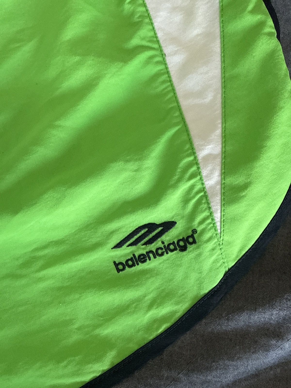Balenciaga Balenciaga tracksuit nylon shorts XS unisex Size 25" / US 0 / IT 36 - 2 Thumbnail