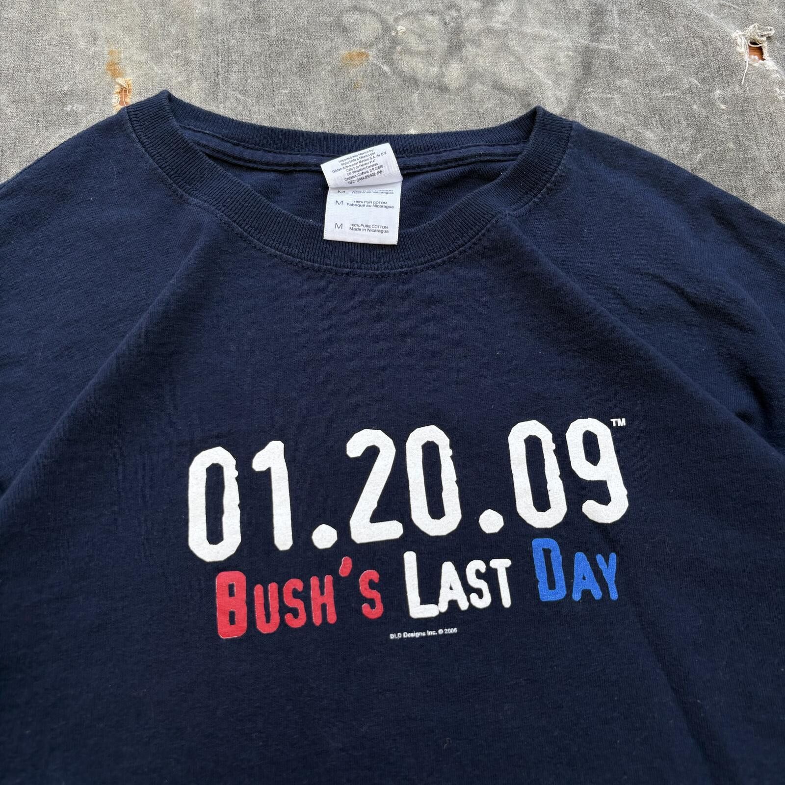 Gildan Vintage Y2K George W. Bush’s Last Day Funny Political Shirt Size US M / EU 48-50 / 2 - 2 Thumbnail