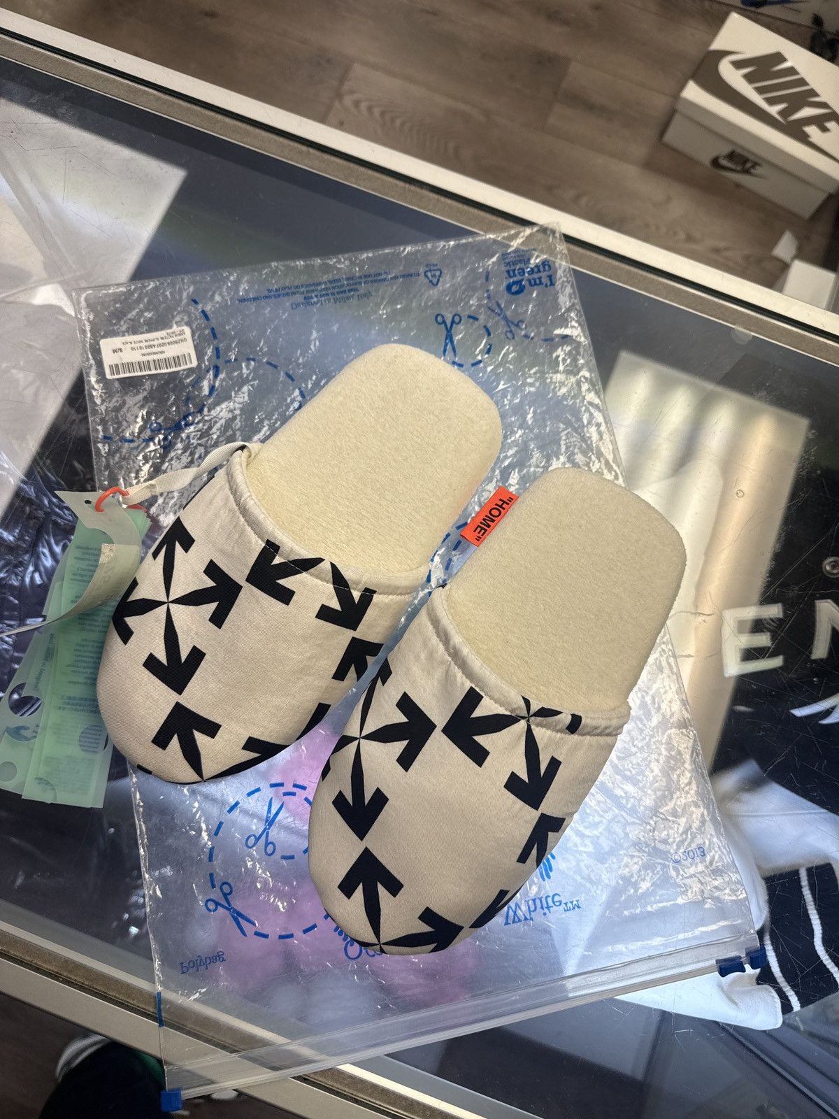 Off-White Off white arrow pattern slippers white small medium rare Size US 8.5 / EU 41-42 - 1 Preview