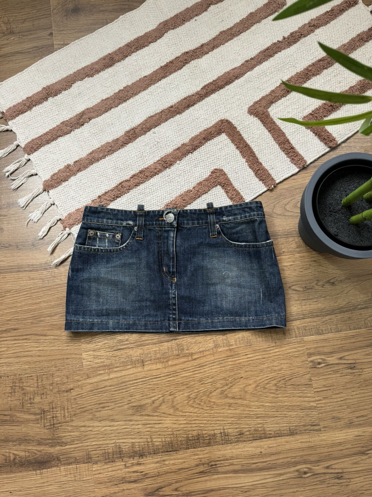 Iceberg VINTAGE ICEBERG WASHED DEMIN MINI SKIRT Size 28" / US 6 / IT 42 - 4 Thumbnail