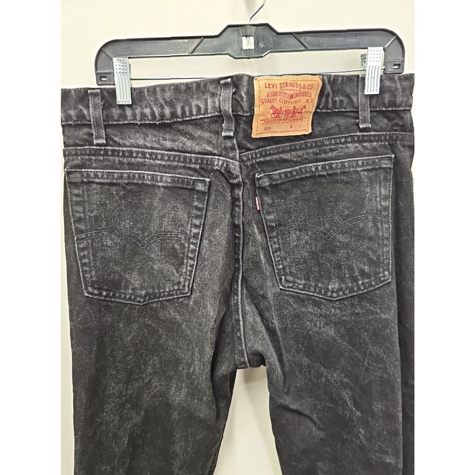 Levi's VINTAGE Levi's 505 Jeans Men's 36x32 Straight Black Denim USA Jeans (5-Pocket) Regular Fit 80s 90s Grunge USA Brown Leather Patch Size US 36 / EU 52 - 6 Thumbnail