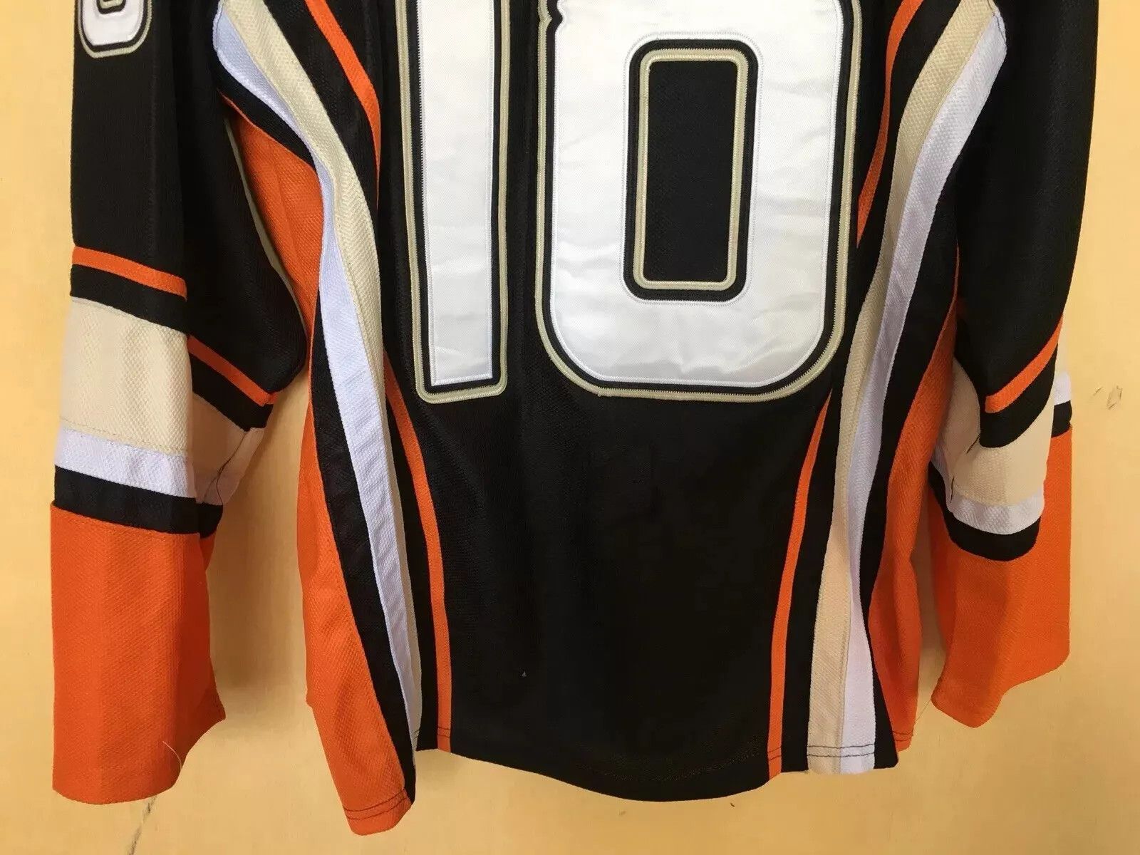 Reebok VINTAGE ANAHEIM DUCKS CCM COREY PERRY NHL ICE HOCKEY SHIRT Size US L / EU 52-54 / 3 - 6 Thumbnail
