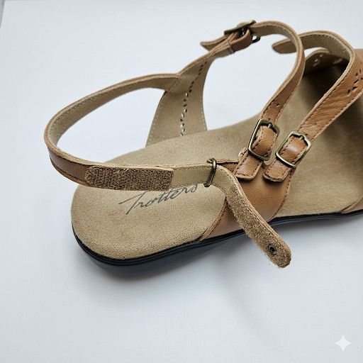 Trotters 11W Sandals Razzi Tan Laser-Cut Leather Cushion