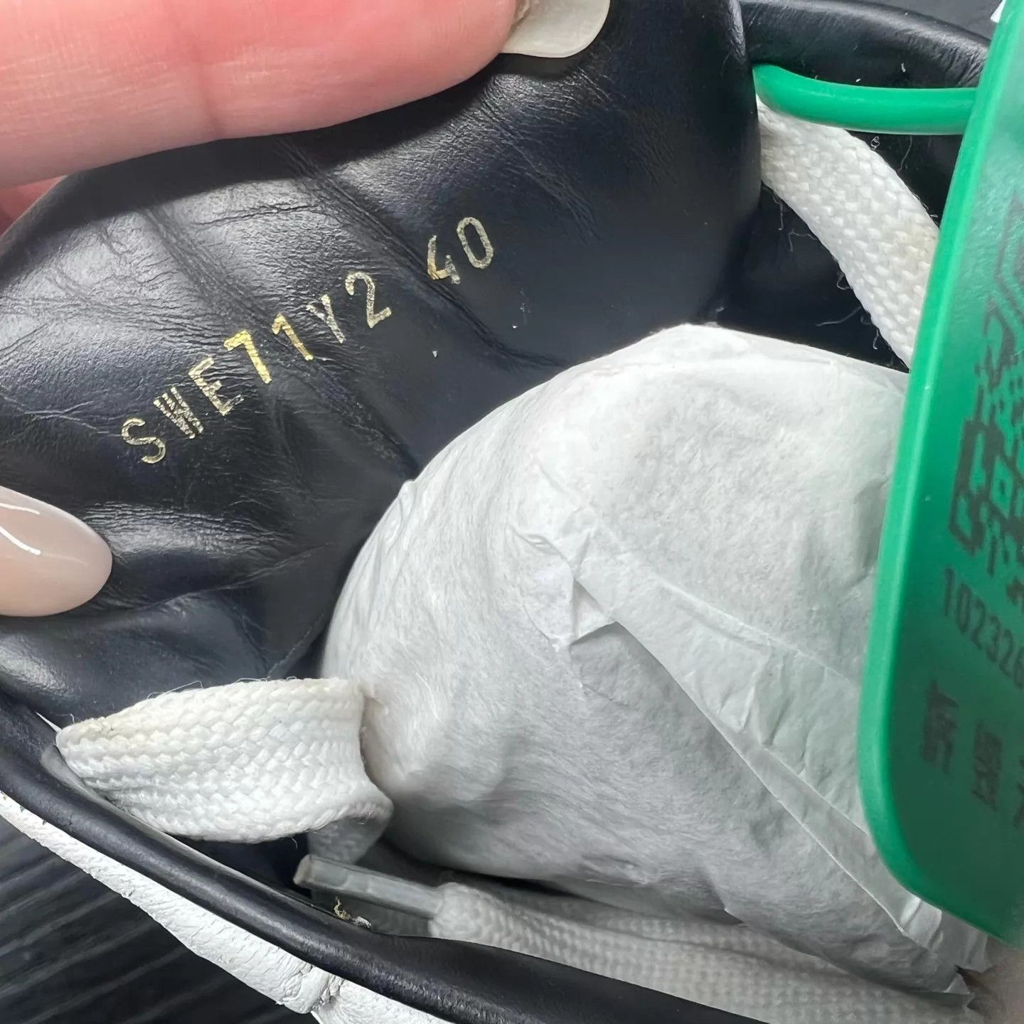 Valentino Valentino One Stud White/Black 40 (Good, Minor Toe Crack) Size US 9.5 / EU 42-43 - 8 Thumbnail