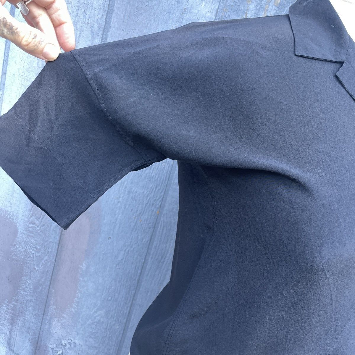 Jil Sander Jil Sander short sleeve 100% silk button up blouse solid top Size XS / US 0-2 / IT 36-38 - 4 Thumbnail