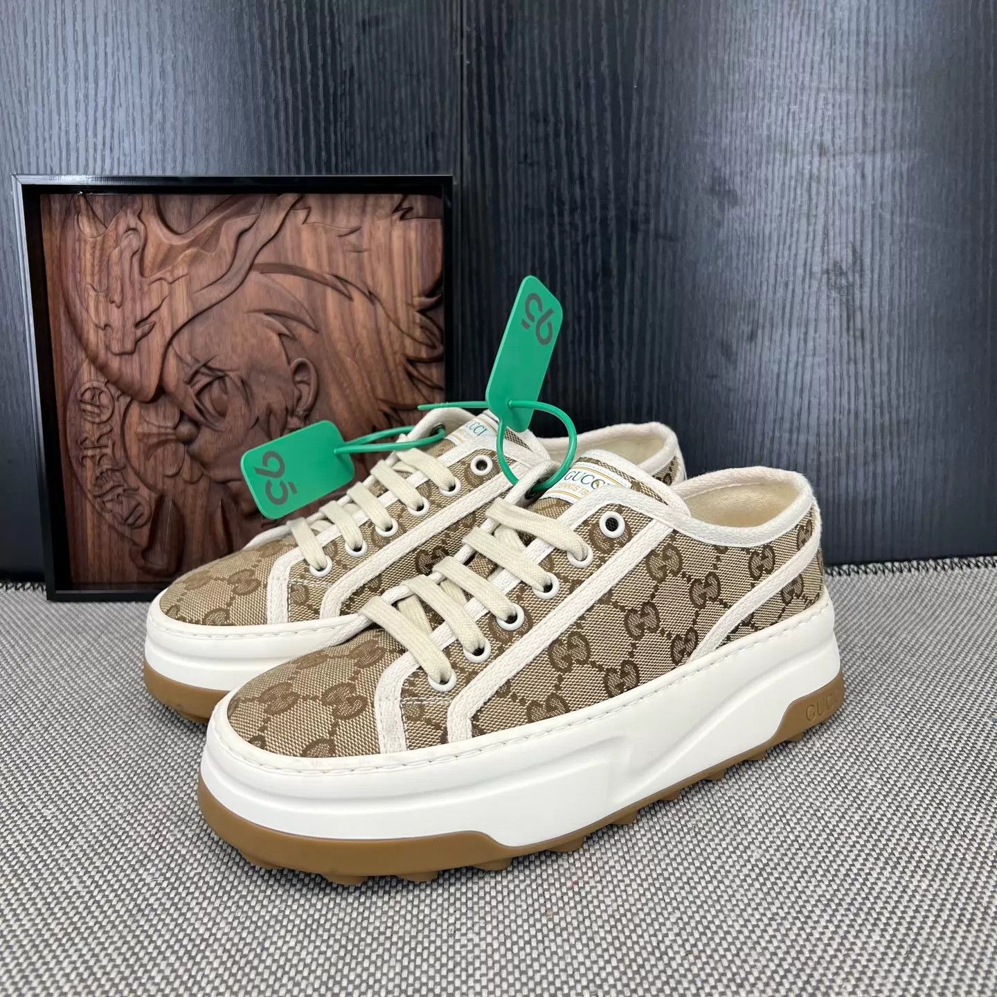 Gucci Gucci Interlocking White & Brown 37.5 Size US 7 / IT 37 - 1 Thumbnail