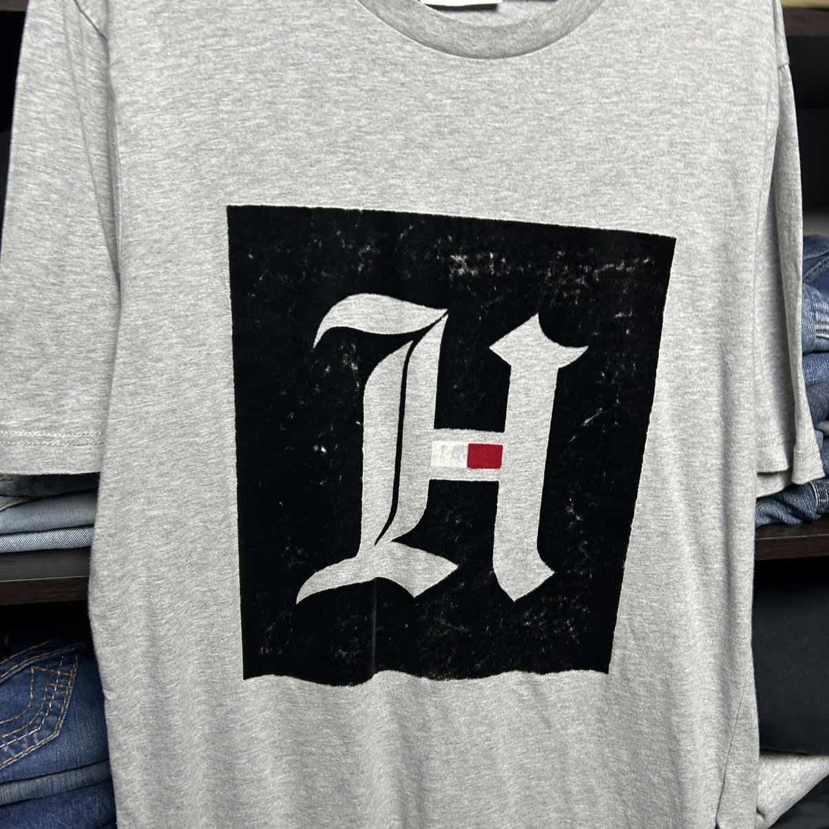 Tommy Hilfiger Mens Tommy Hilfiger Lewis Hamilton big logo designer tee Size US L / EU 52-54 / 3 - 2 Thumbnail