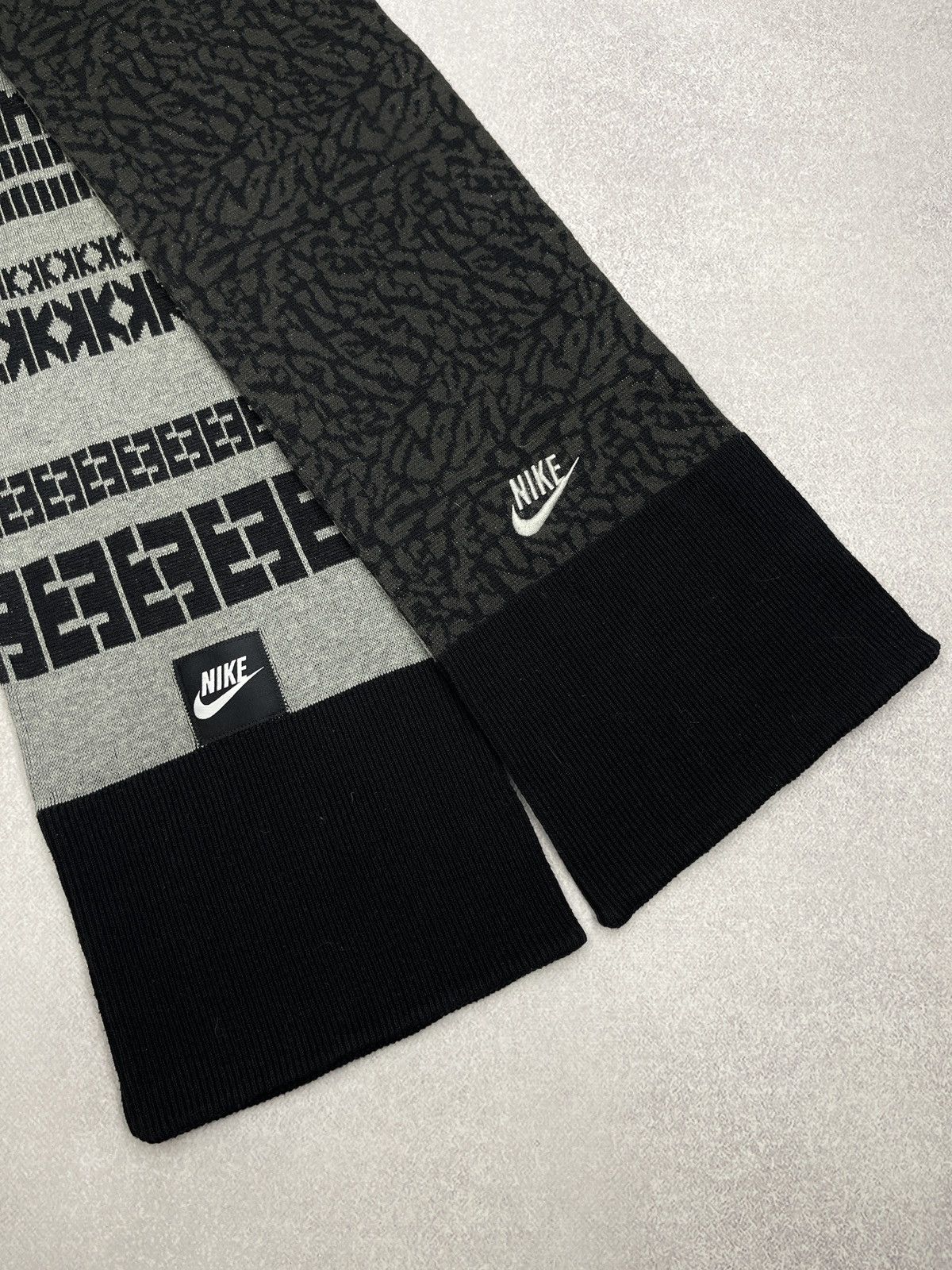 Nike Nike Swoosh Double Sided Scarf Black/Grey Y2K TECH ACG Size ONE SIZE - 1 Thumbnail