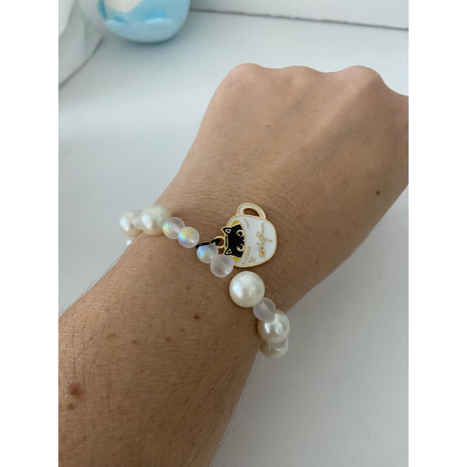 Handmade white and faux pearl bead bracelet Size ONE SIZE - 1 Thumbnail