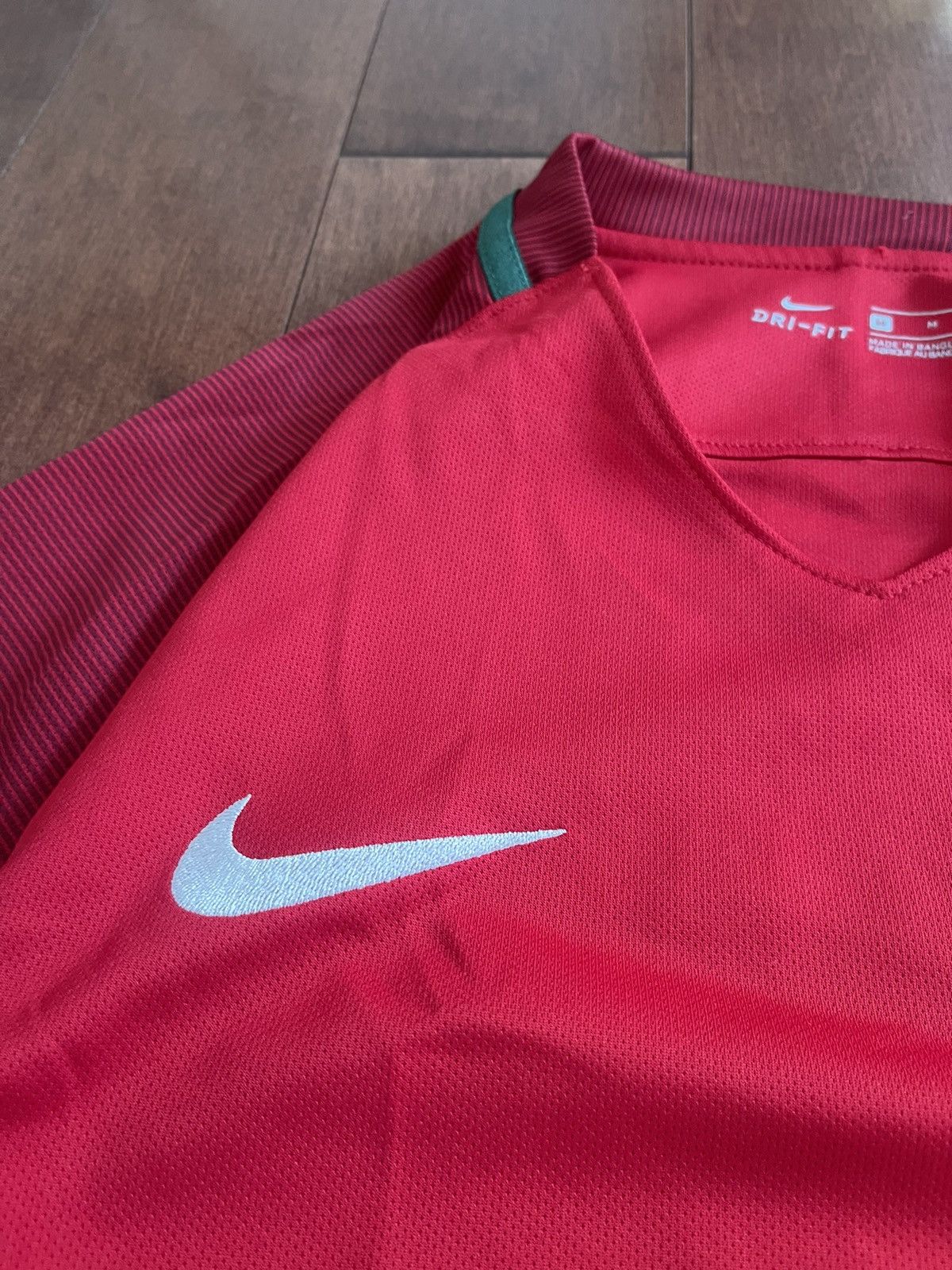 Nike 2016-2017 Nike Portugal Home Soccer Jersey Size US M / EU 48-50 / 2 - 3 Thumbnail