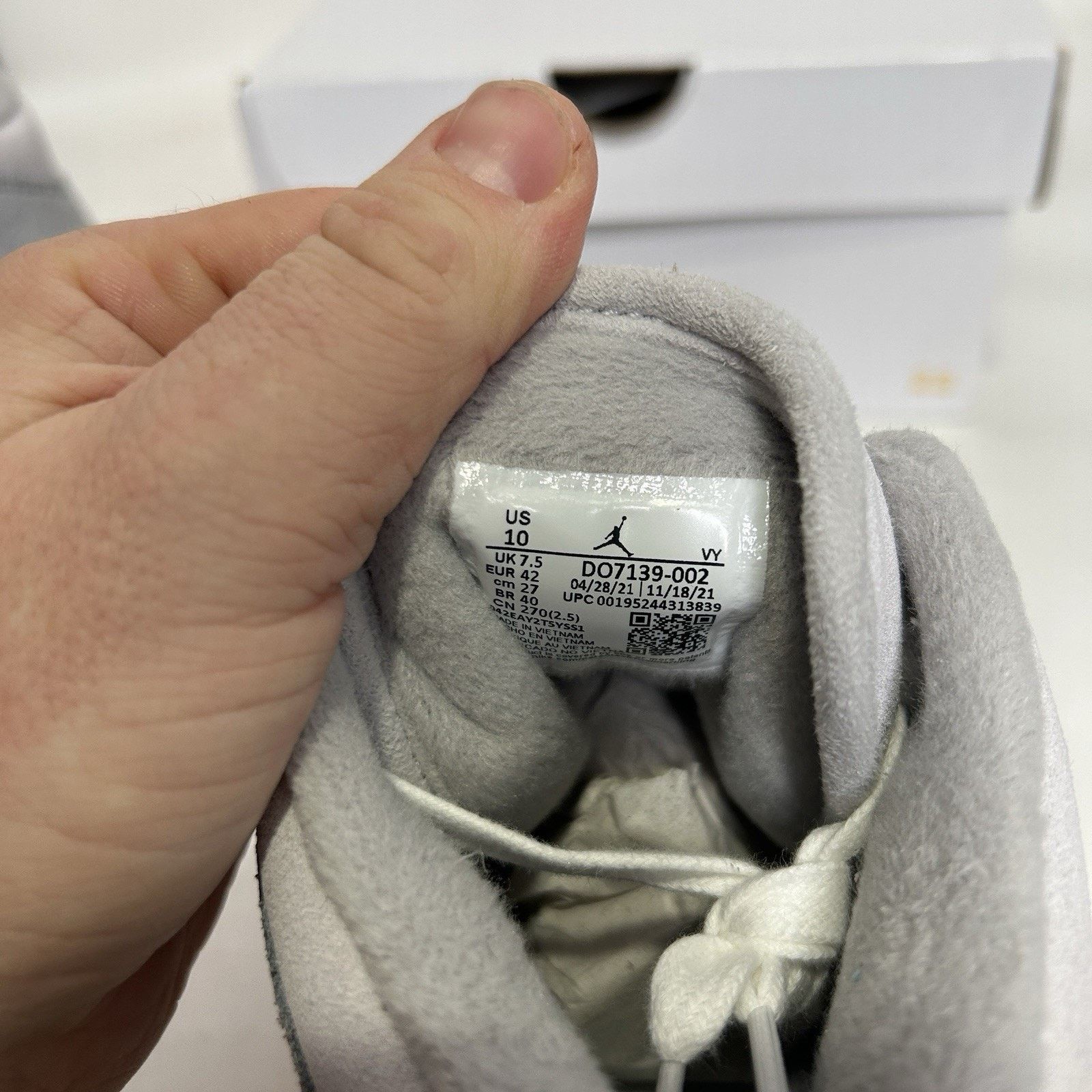 Jordan Brand Nike Air Jordan 1 Mid SE WMNS “Particle Grey/Fleece” Size US 10 / IT 40 - 6 Thumbnail