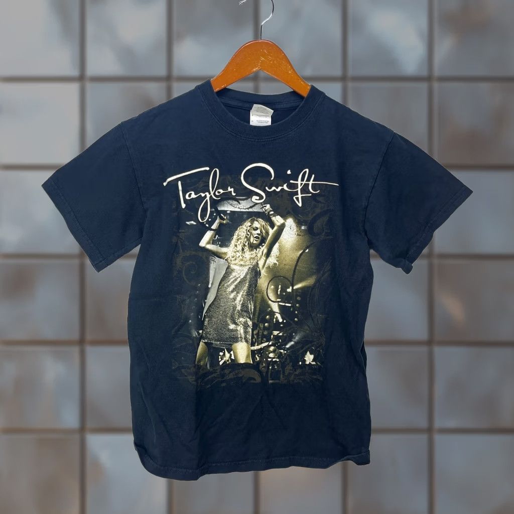 Vintage VINTAGE Taylor Swift Fearless Concert Tour T Shirt 2009 Black S Mens Size US S / EU 44-46 / 1 - 1 Thumbnail