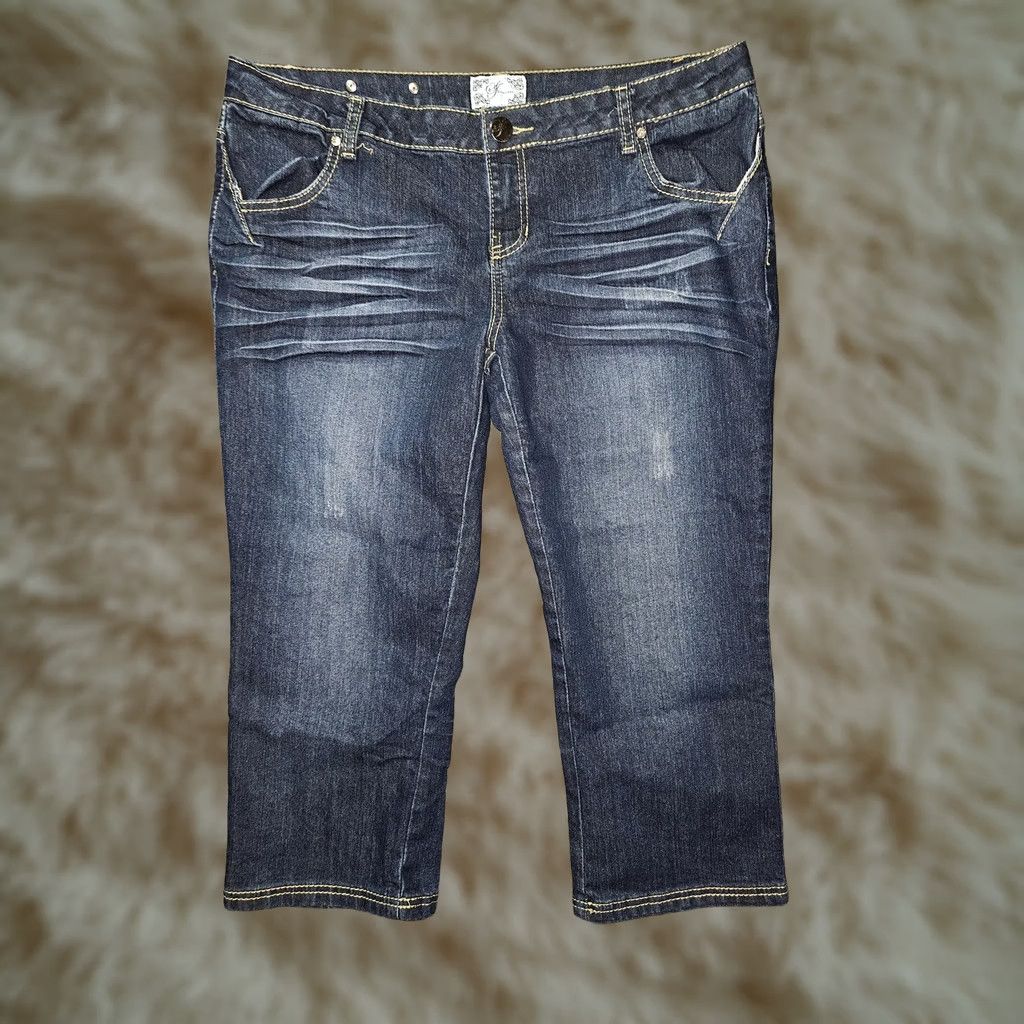 Sean John Sean John Jeans Women Capri 31 Blue Medium Wash Low Rise Distressed Stretch Capris Denim Woman 5-Pocket Wide Market Size 24" / US 00 / IT 34 - 1 Thumbnail