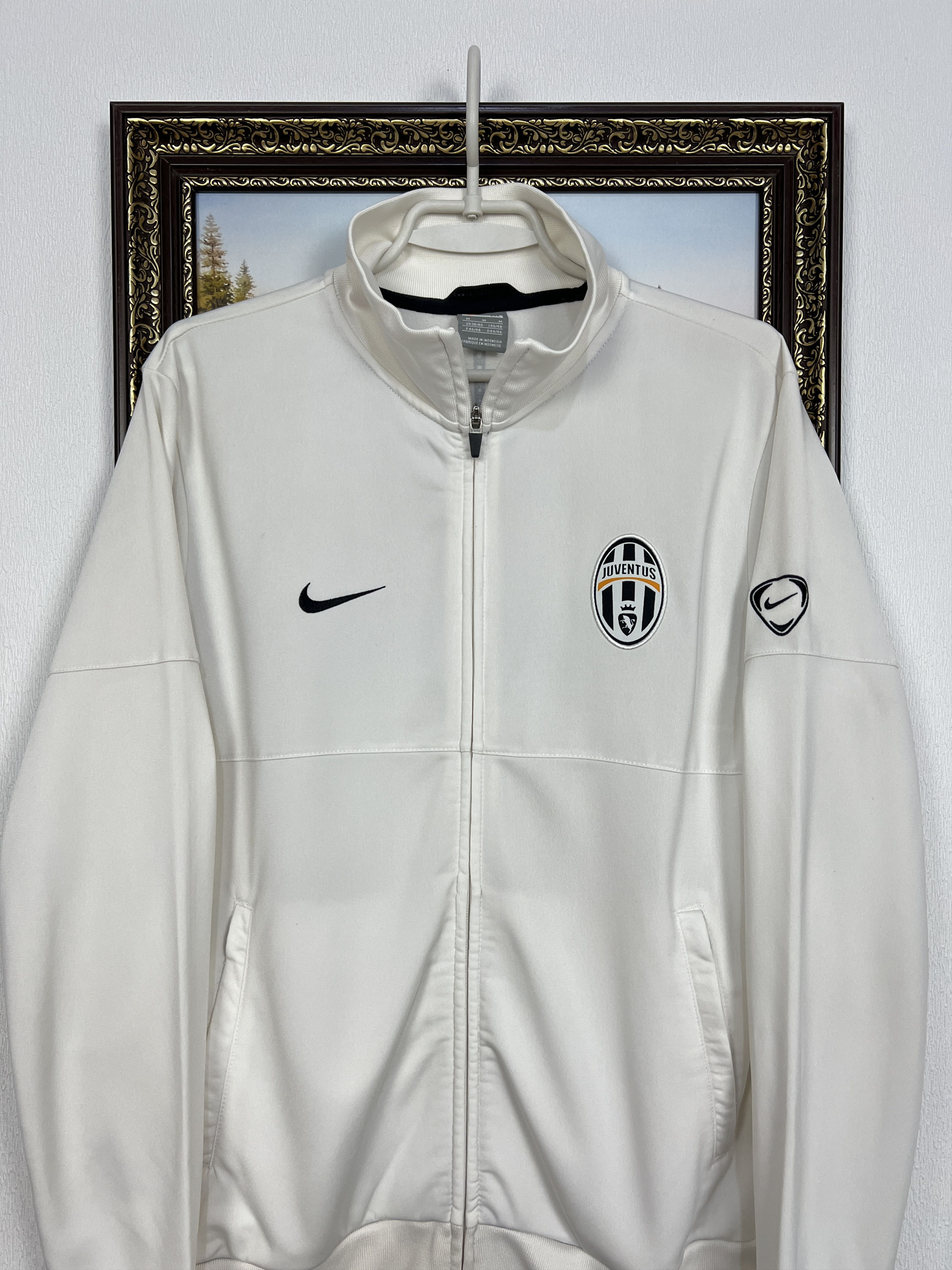 Nike Vintage Nike Juventus Football White Jacket Soccer Size US M / EU 48-50 / 2 - 2 Thumbnail