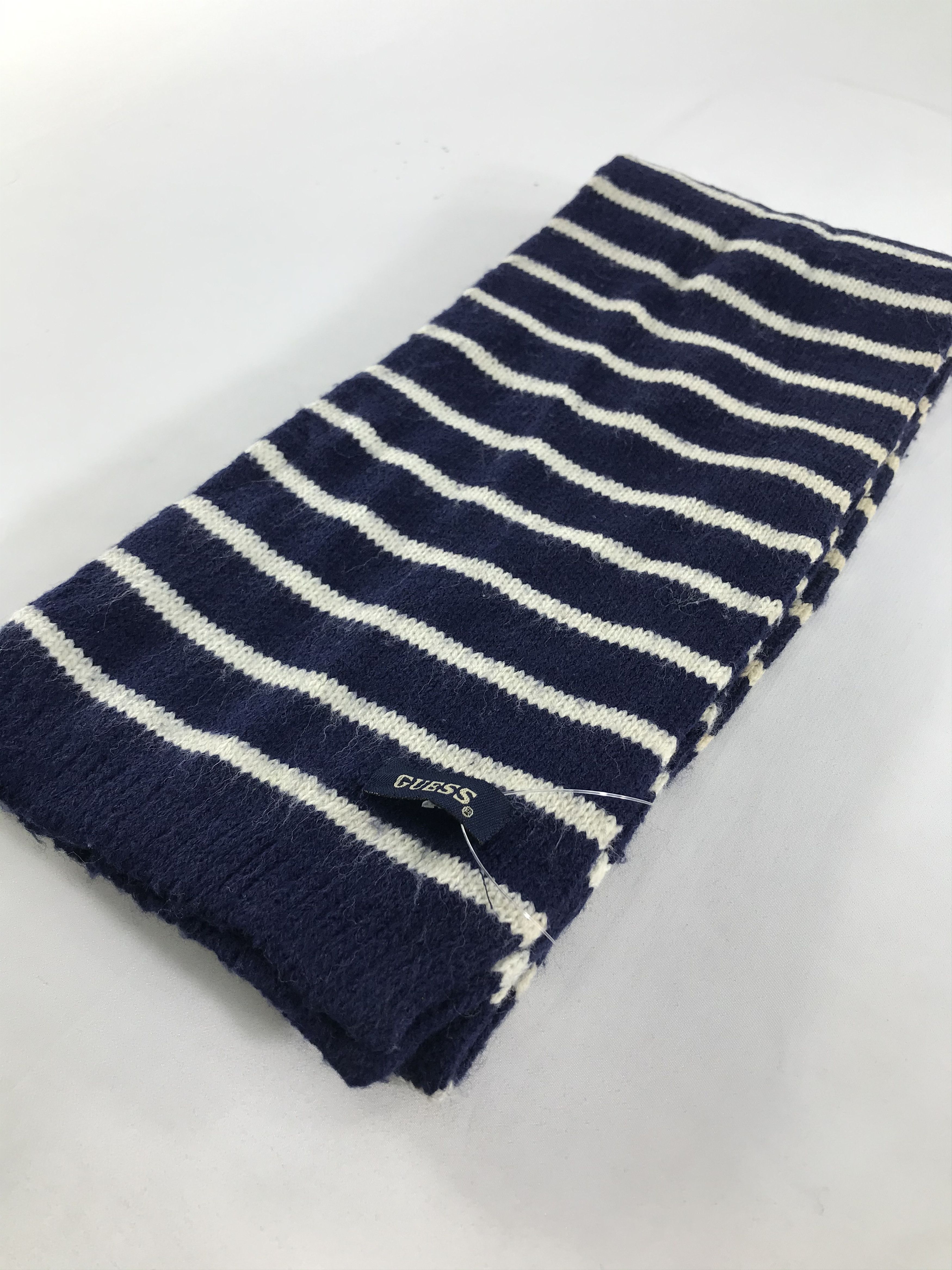 Guess Scarf / Muffler / Neckwear - WW2265