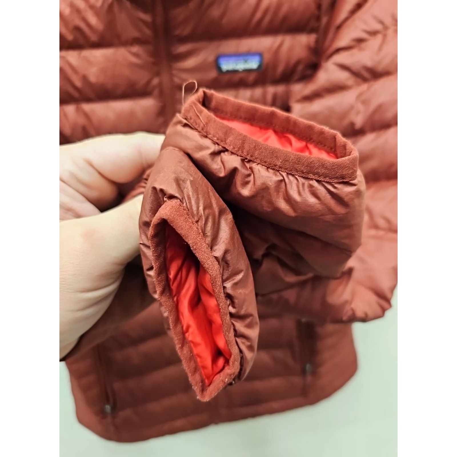 Patagonia Patagonia Jacket Maroon Size XS Regular Solid Puffer Coat Wind-Resistant Hooded Insulated Water Resistant Full Zip Logo Womens Size XS / US 0-2 / IT 36-38 - 4 Thumbnail