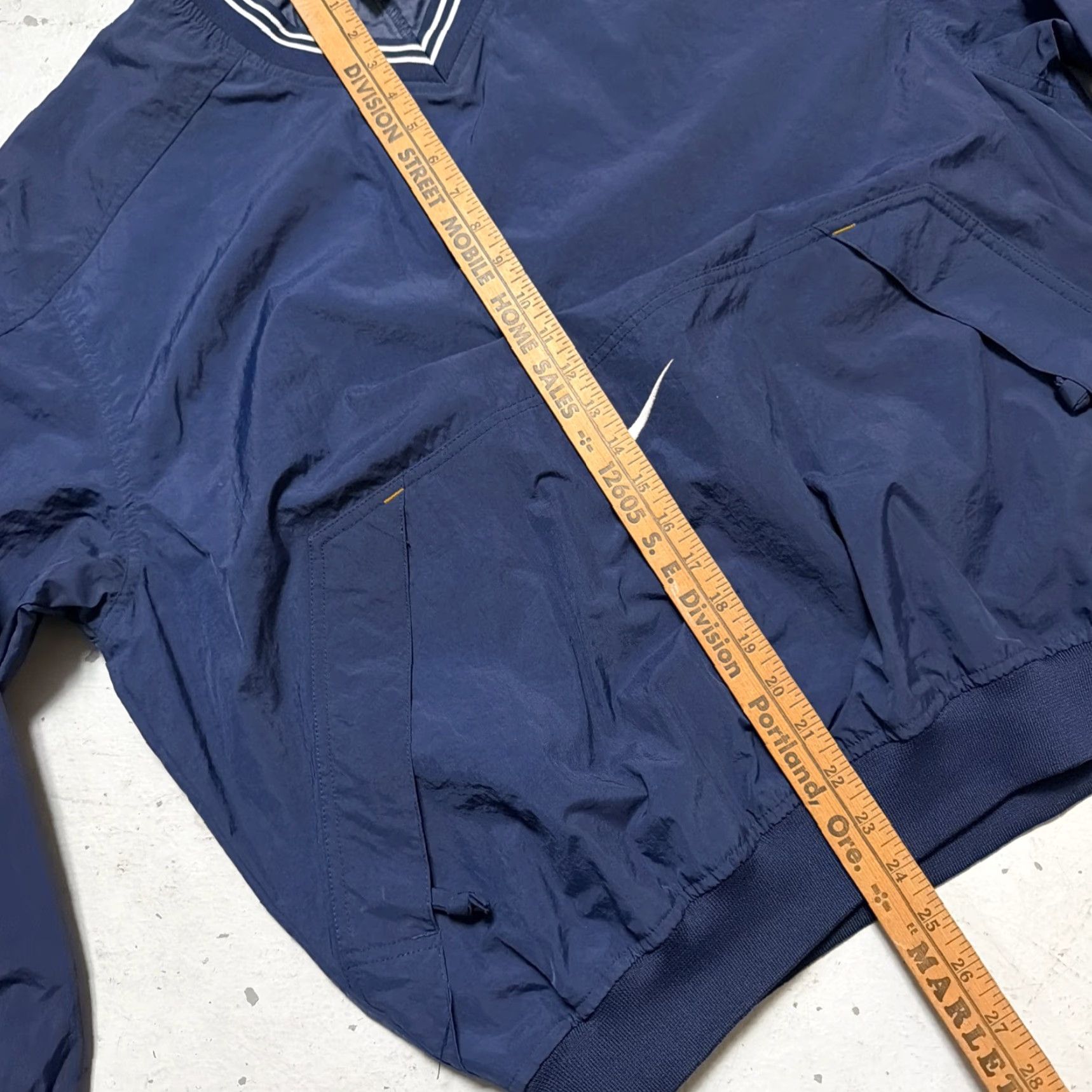 Nike VINTAGE Nike Windbreaker Jacket Unisex Adults L Blue 90s Swoosh Center 1990s Pullover Cambered Check Sports Warm Up Shirt Size US L / EU 52-54 / 3 - 3 Thumbnail