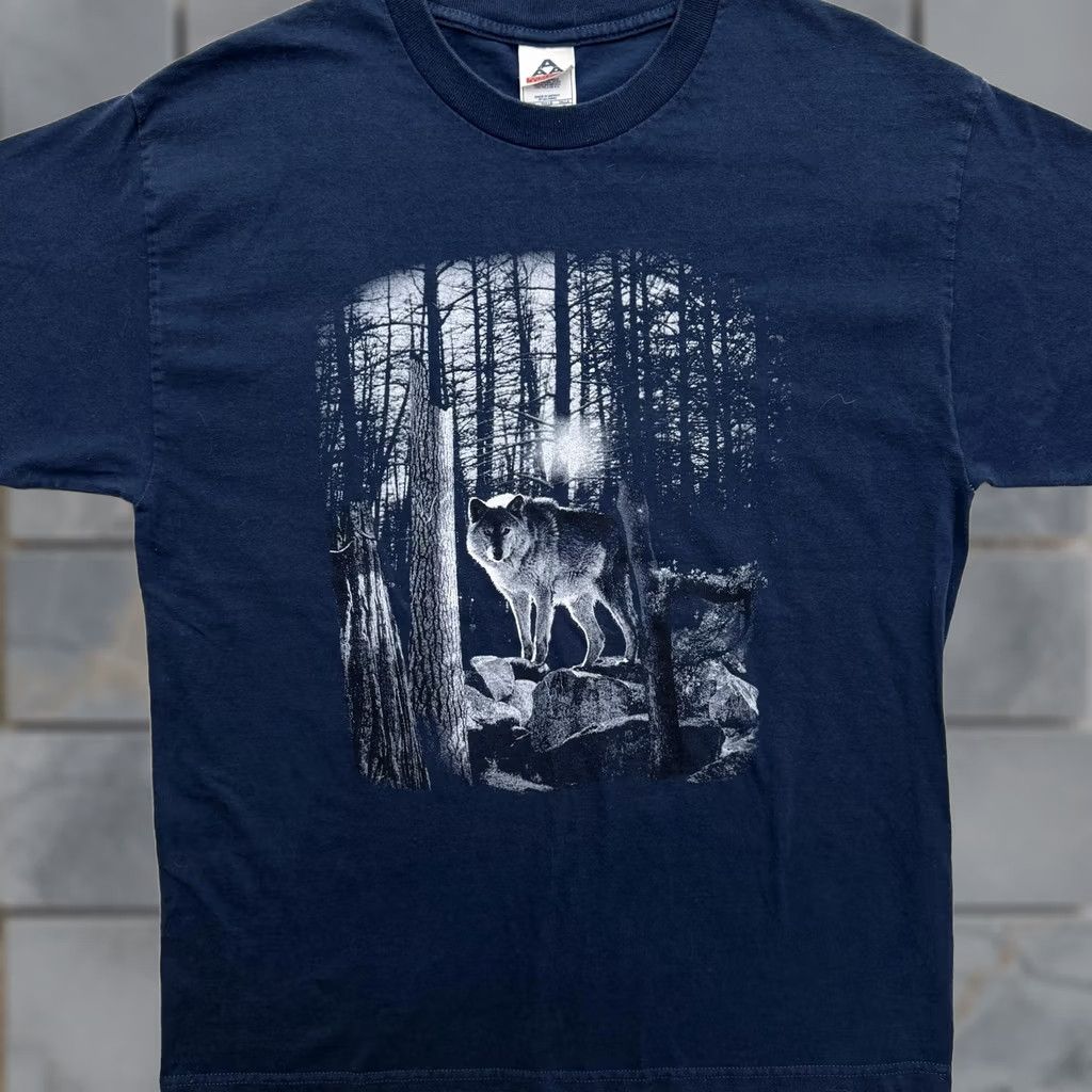Vintage Alstyle Wolf Shirt Mens Large Blue Forest Nature Graphic T-Shirt Tee Size US L / EU 52-54 / 3 - 1 Thumbnail
