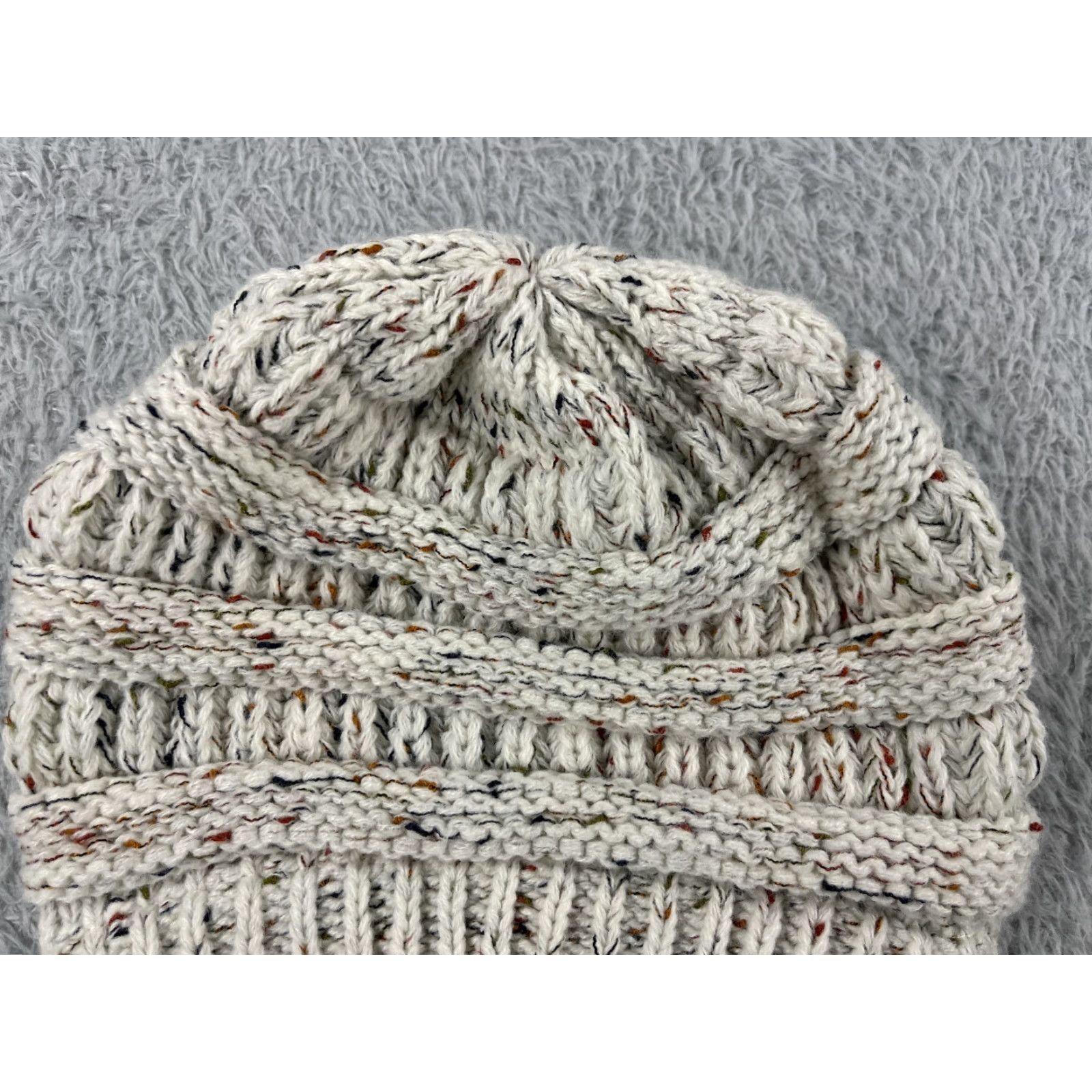 Vintage CC Exclusives Beanie Toque Womens One Size White Acrylic Knit Confetti Knit Logo Winter Outdoor Ski Hat Womens OS White 90s? Size ONE SIZE - 3 Thumbnail