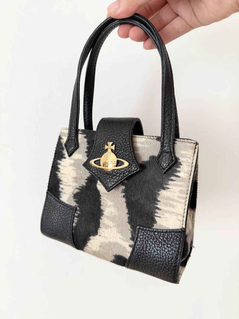 Vivienne Westwood Vivienne Westwood size os Black and white leopard print hor Size ONE SIZE - 1 Thumbnail
