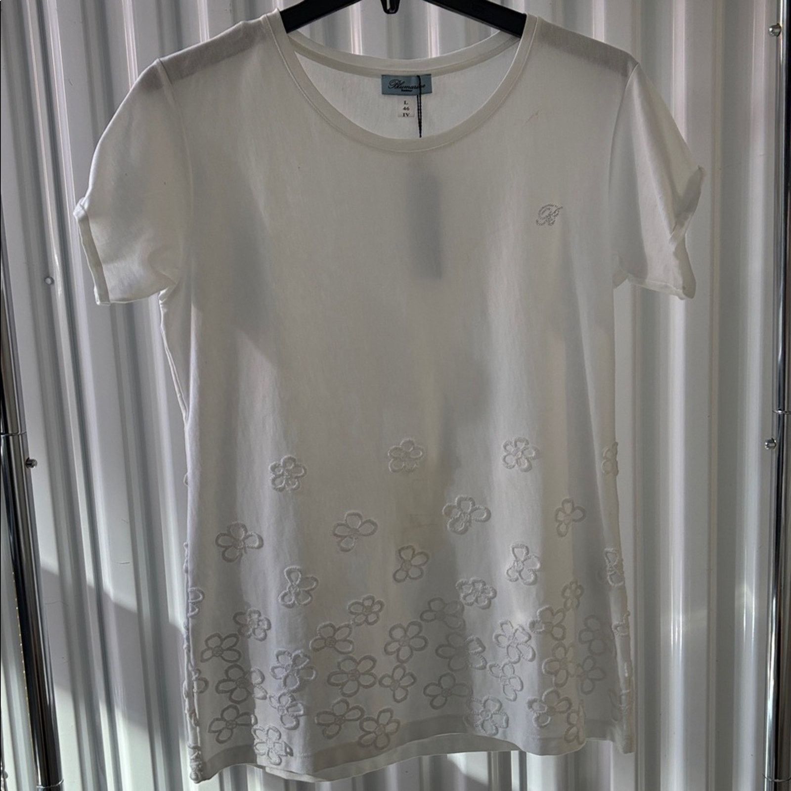 Blumarine NWT Blumarine White T-Shirt with Elegant Detailing Size L Size L / US 10 / IT 46 - 1 Thumbnail