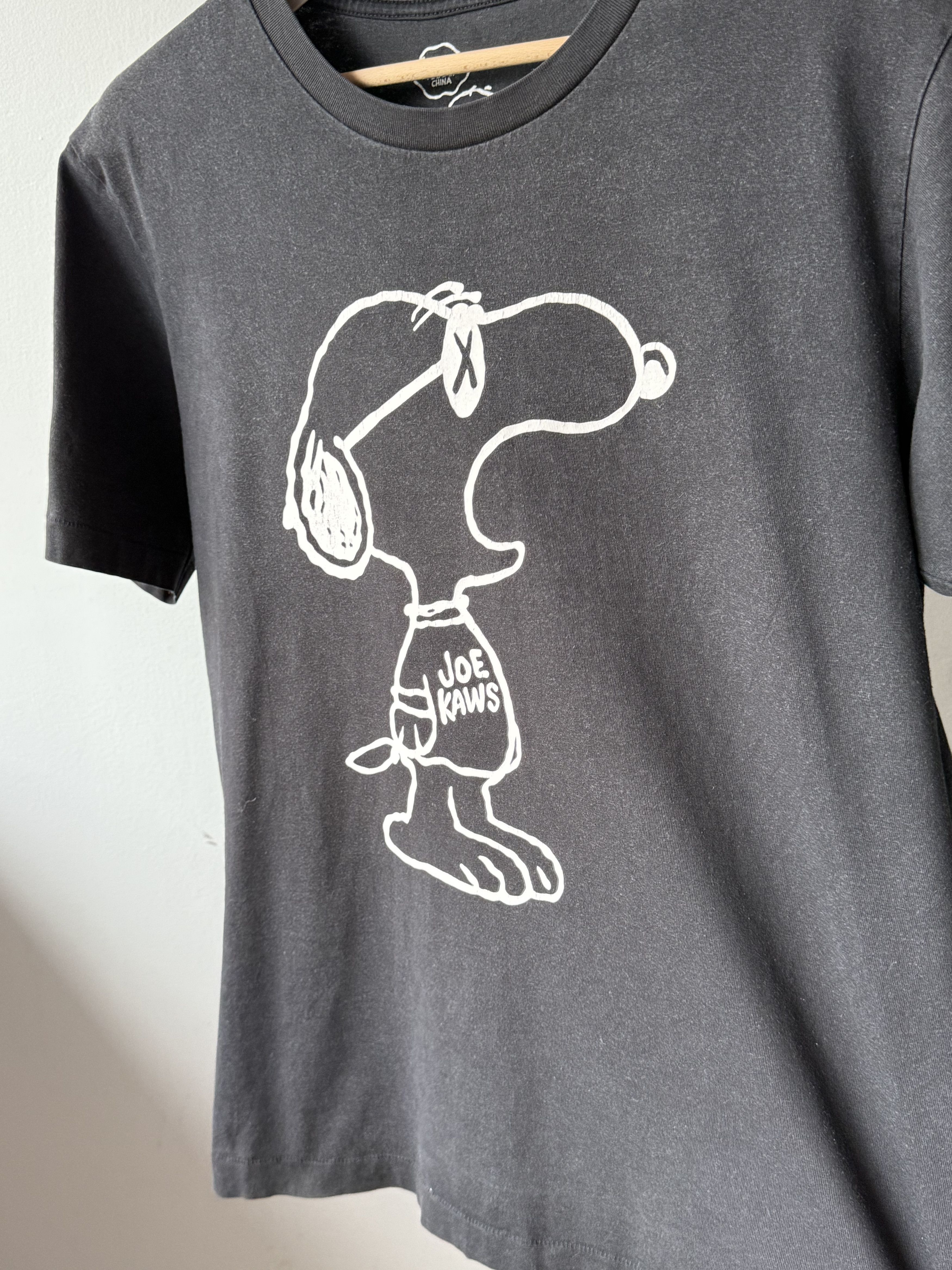 Kaws × Peanuts × Uniqlo Uniqlo x Kaws x Peanuts Snoopy Joe Cool Black Print T-Shirt Size US XL / EU 56 / 4 - 7 Thumbnail