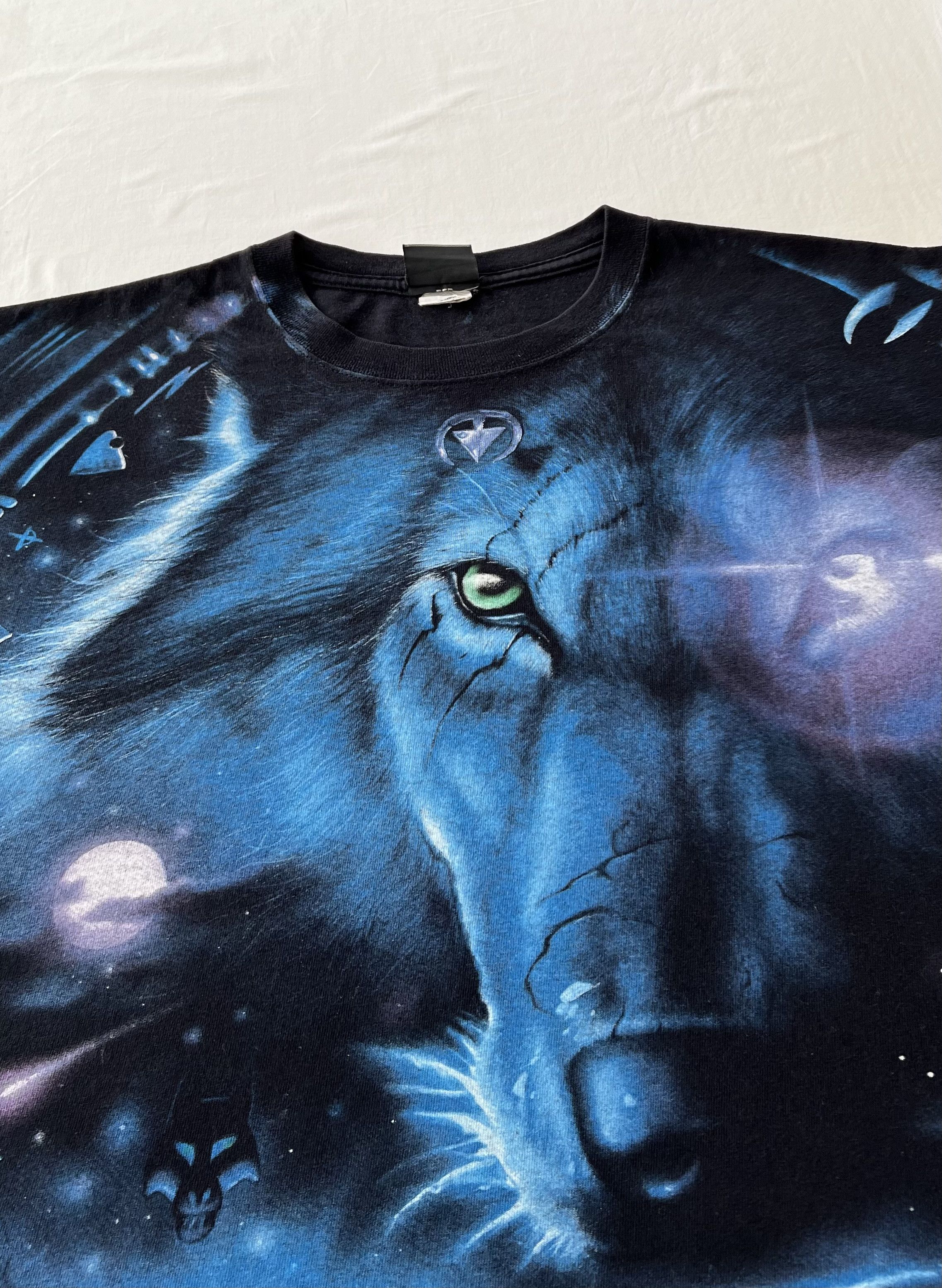 Liquid Blue Vintage 2001 Liquid Blue Wolf All Over Print AOP T-shirt Size US XL / EU 56 / 4 - 4 Thumbnail