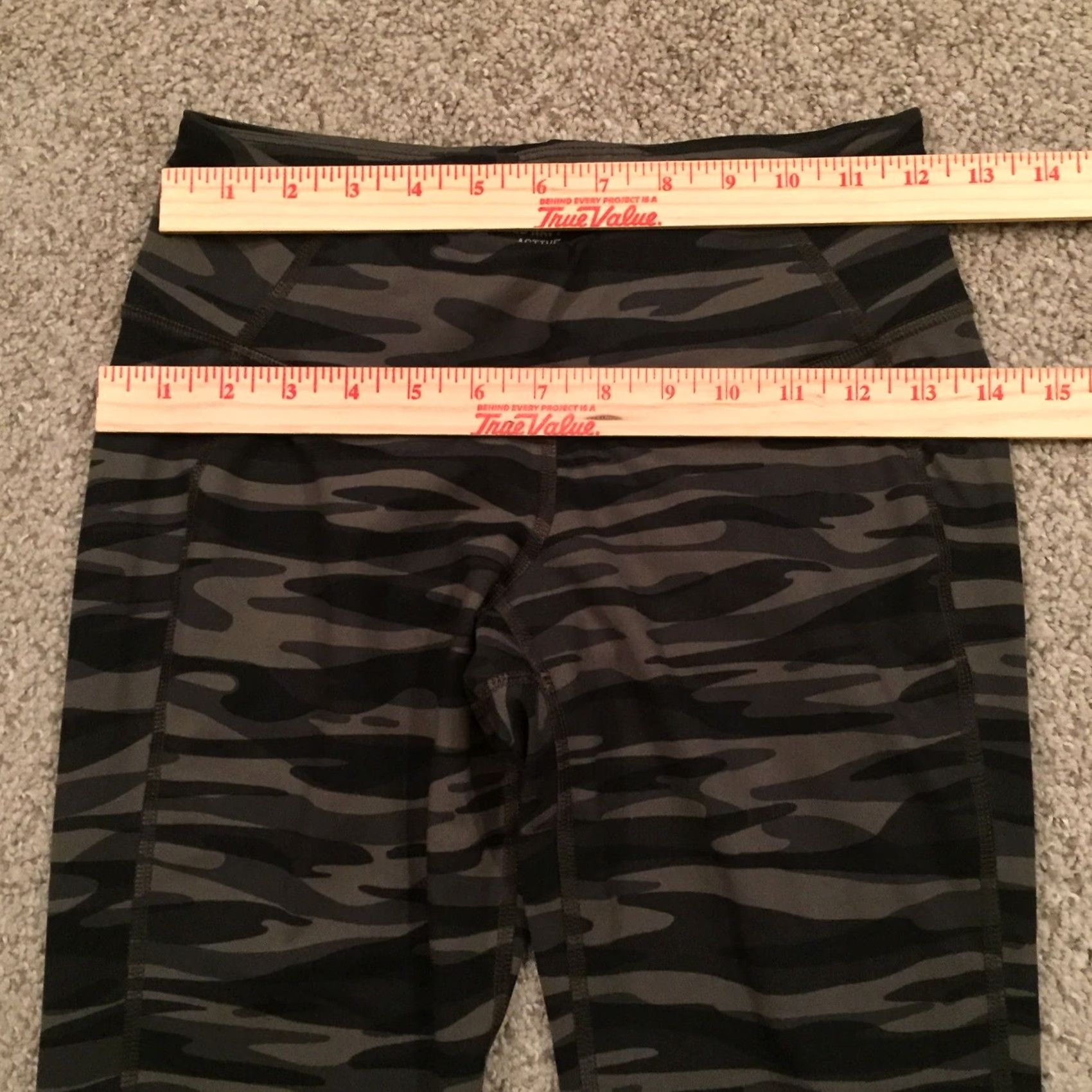 Old Navy Old Navy Leggings Womens Small Knee Length Green Camo Jegging Activewear Colorful 20in Inseam 24in Waist Size 28" / US 6 / IT 42 - 2 Thumbnail