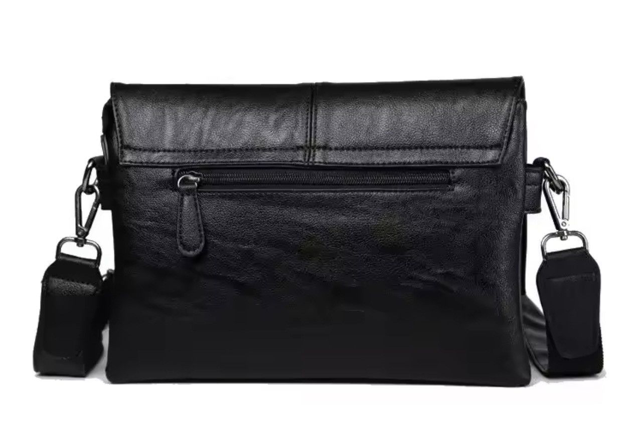 Japanese Brand Leather Clutch Crossbody Bag Size ONE SIZE - 3 Thumbnail