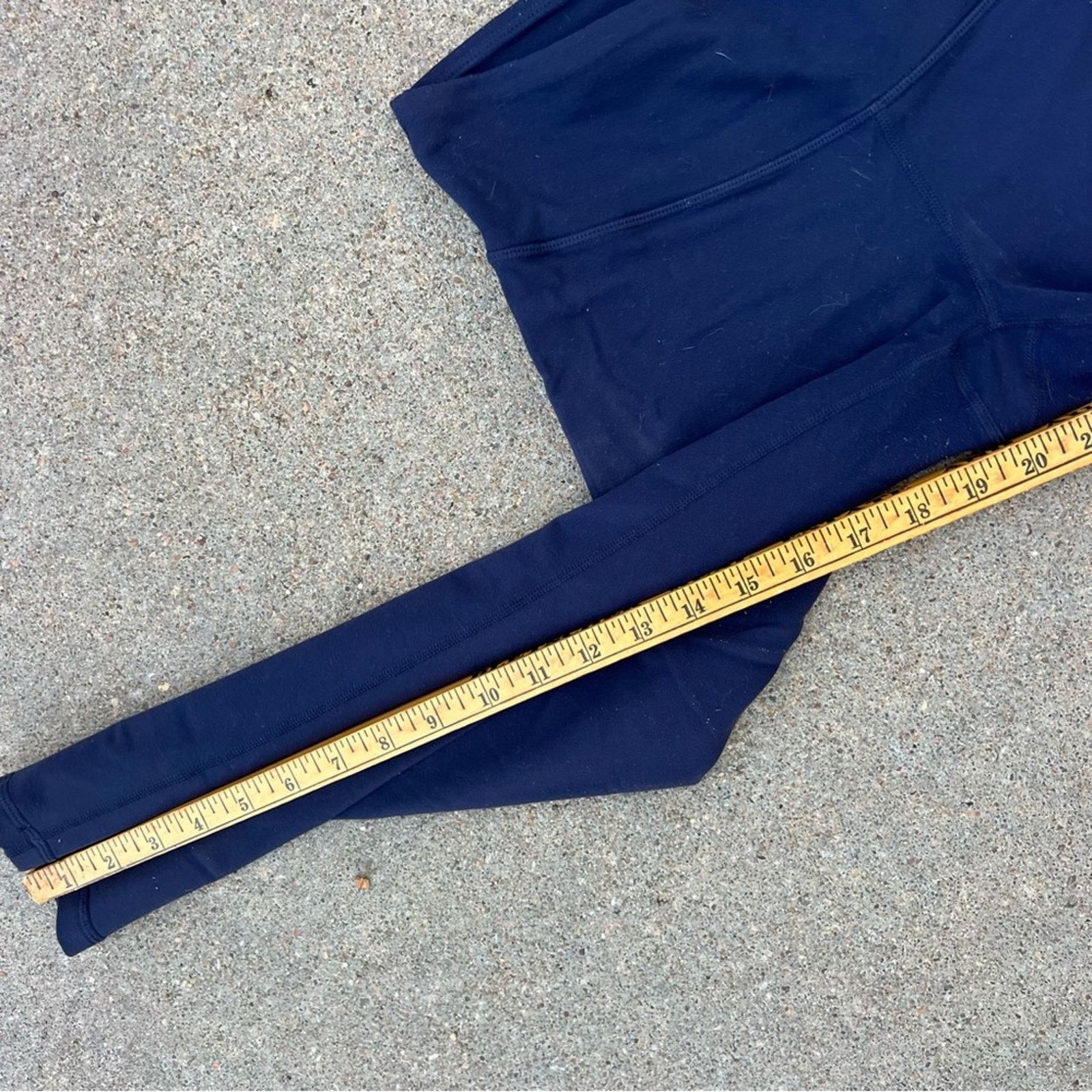 Prana Prana navy blue Capri workout athletic pants MEDIUM Size 28" / US 6 / IT 42 - 6 Thumbnail