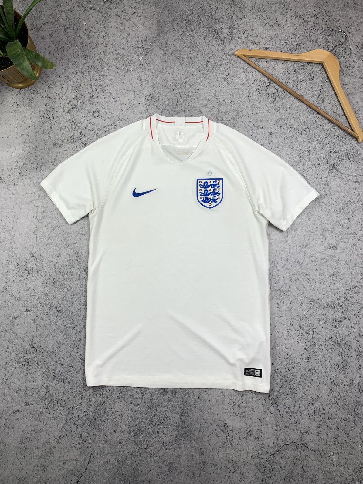 Nike Nike England National Team 2018-2019 Home Jersey Size L Size US L / EU 52-54 / 3 - 1 Thumbnail