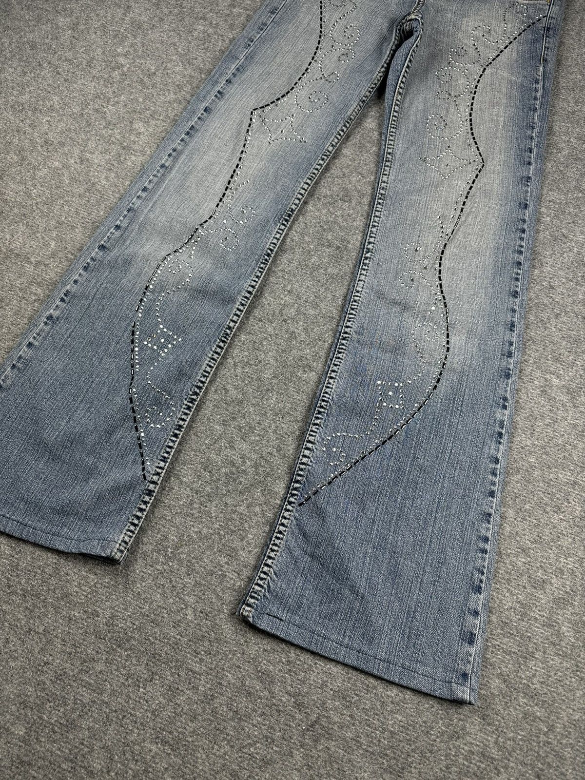 Japanese Brand Y2K Japanese brand flared jeans Size 27" / US 4 / IT 40 - 2 Thumbnail