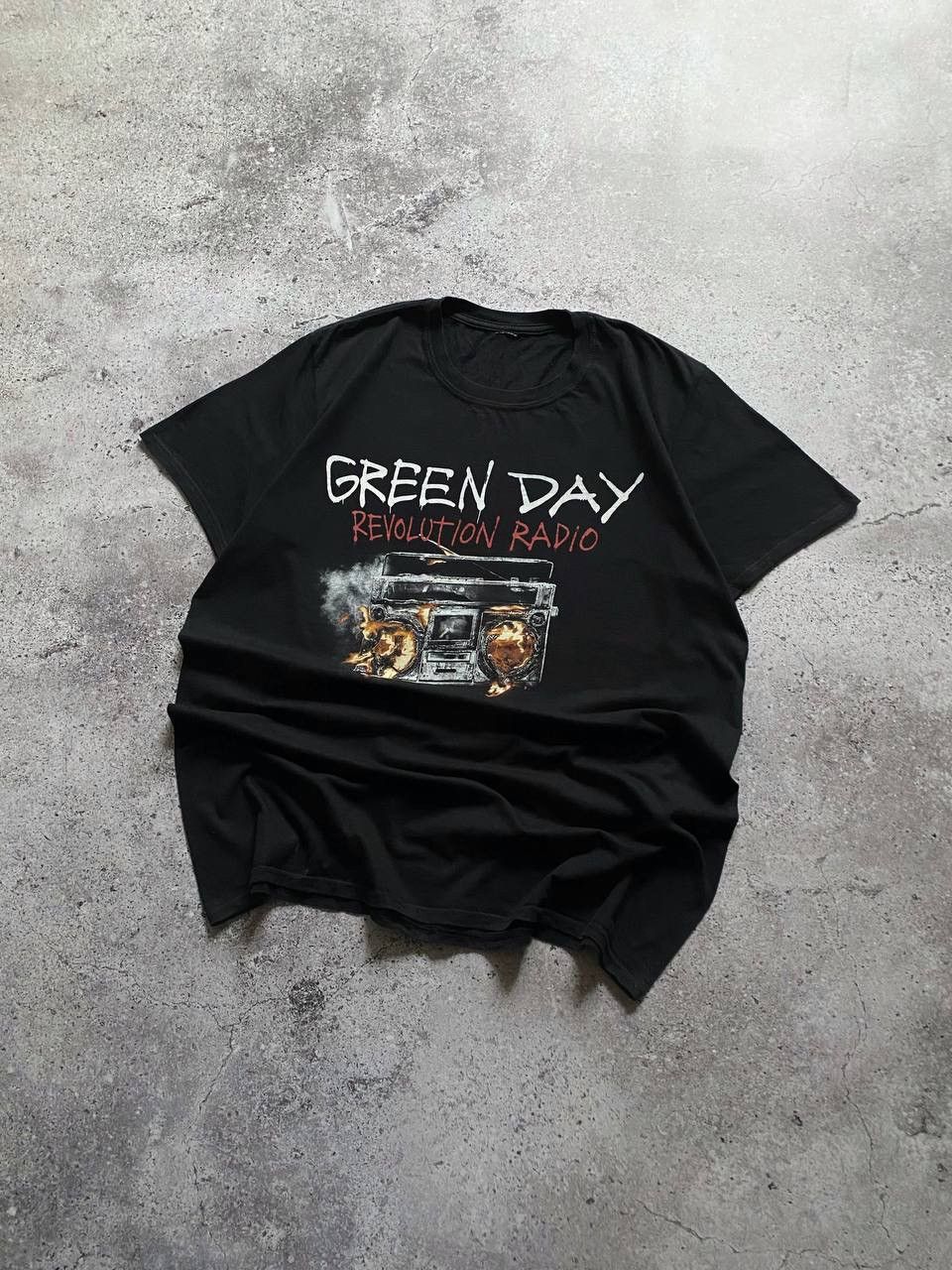 Band Tees GREEN DAY “REVOLUTION RADIO” ALBUM PUNK ROCK BAND T SHIRT Size US M / EU 48-50 / 2 - 2 Thumbnail
